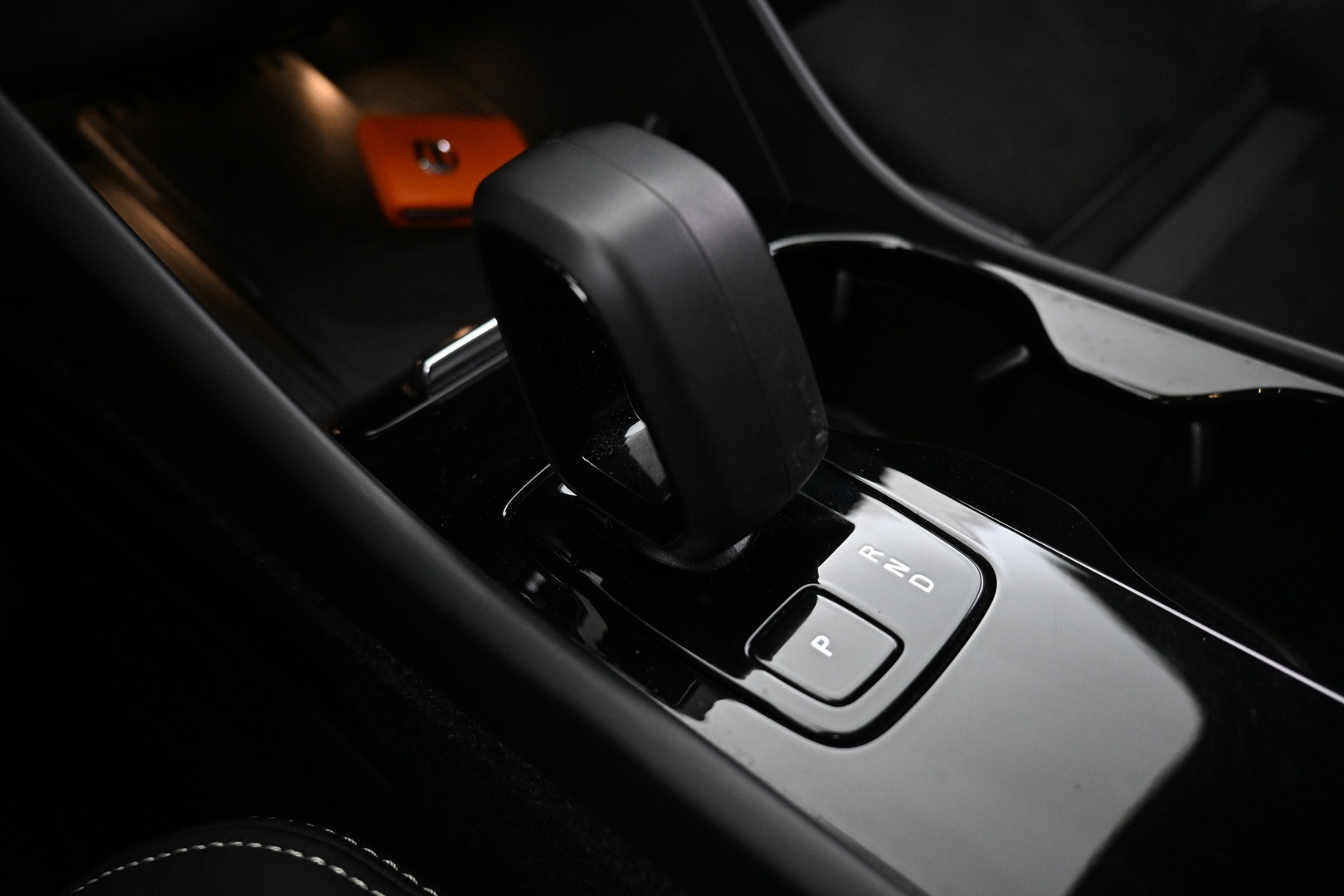 VOLVO C40 2023