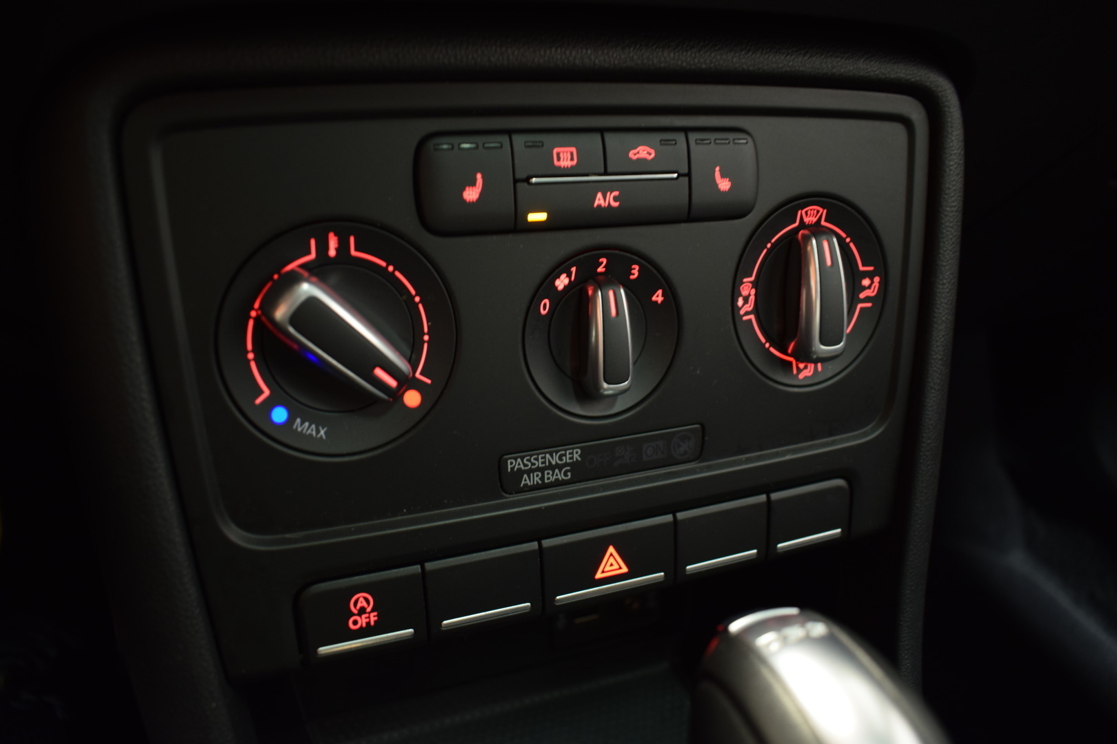 VOLKSWAGEN Beetle 2016