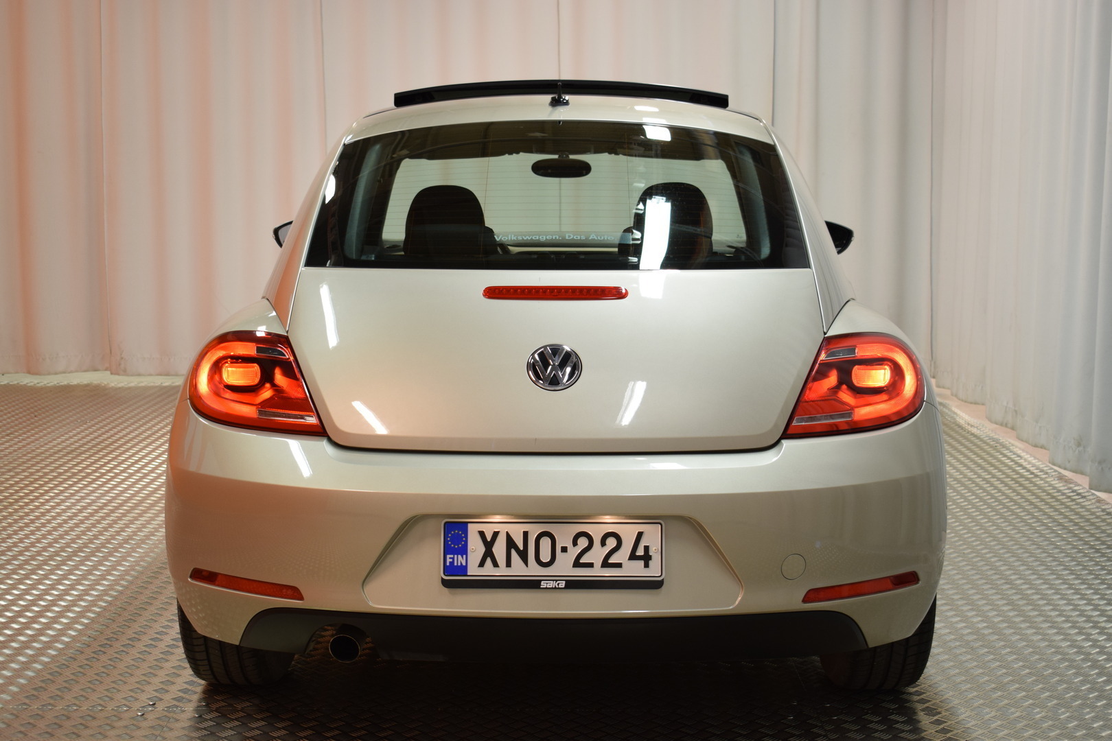VOLKSWAGEN Beetle 2016