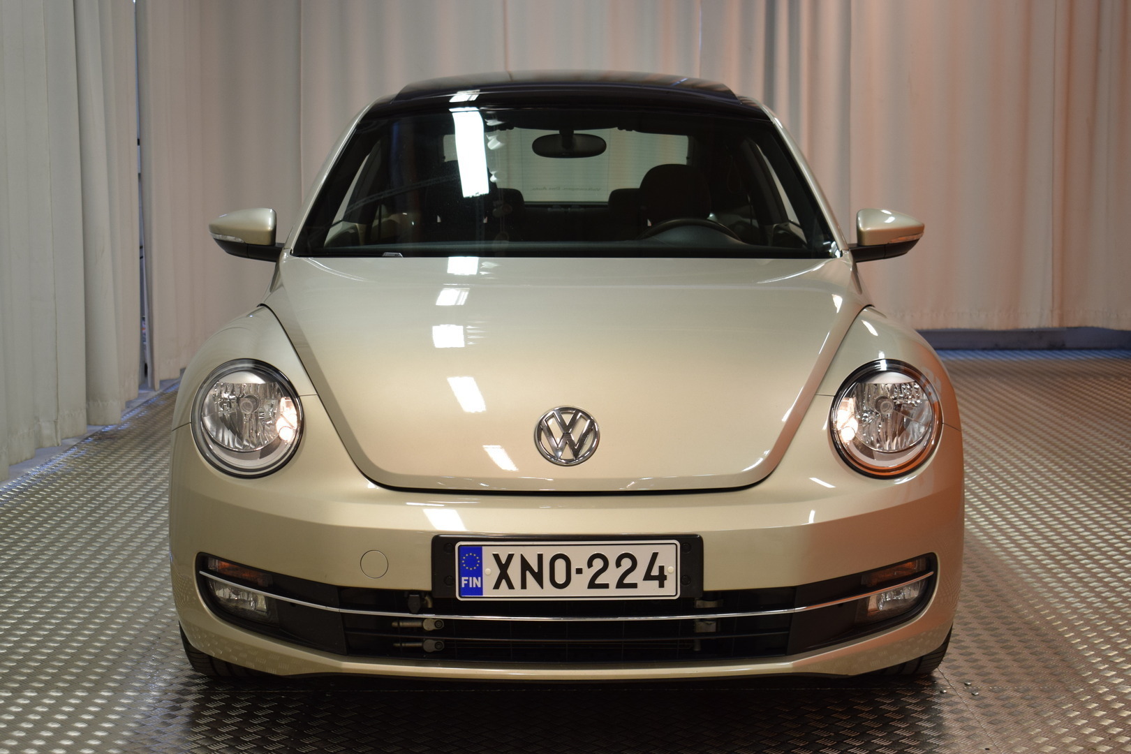 VOLKSWAGEN Beetle 2016