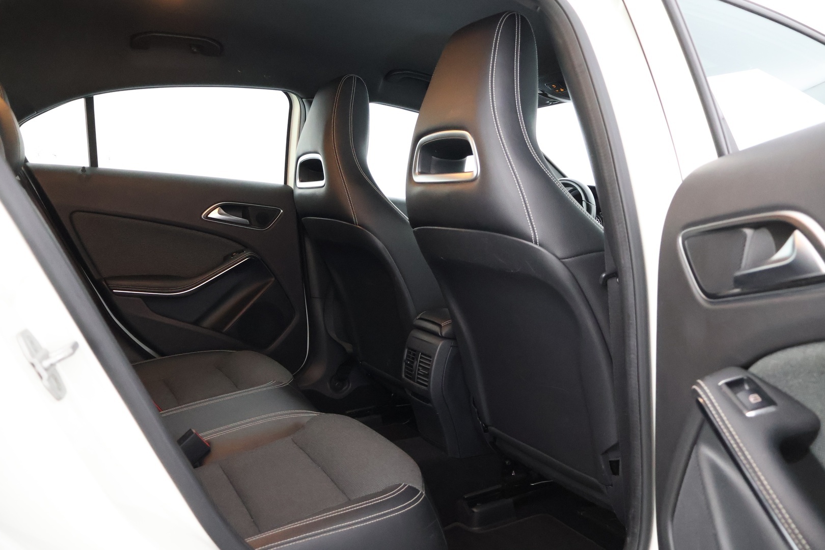 MERCEDES-BENZ A 2016