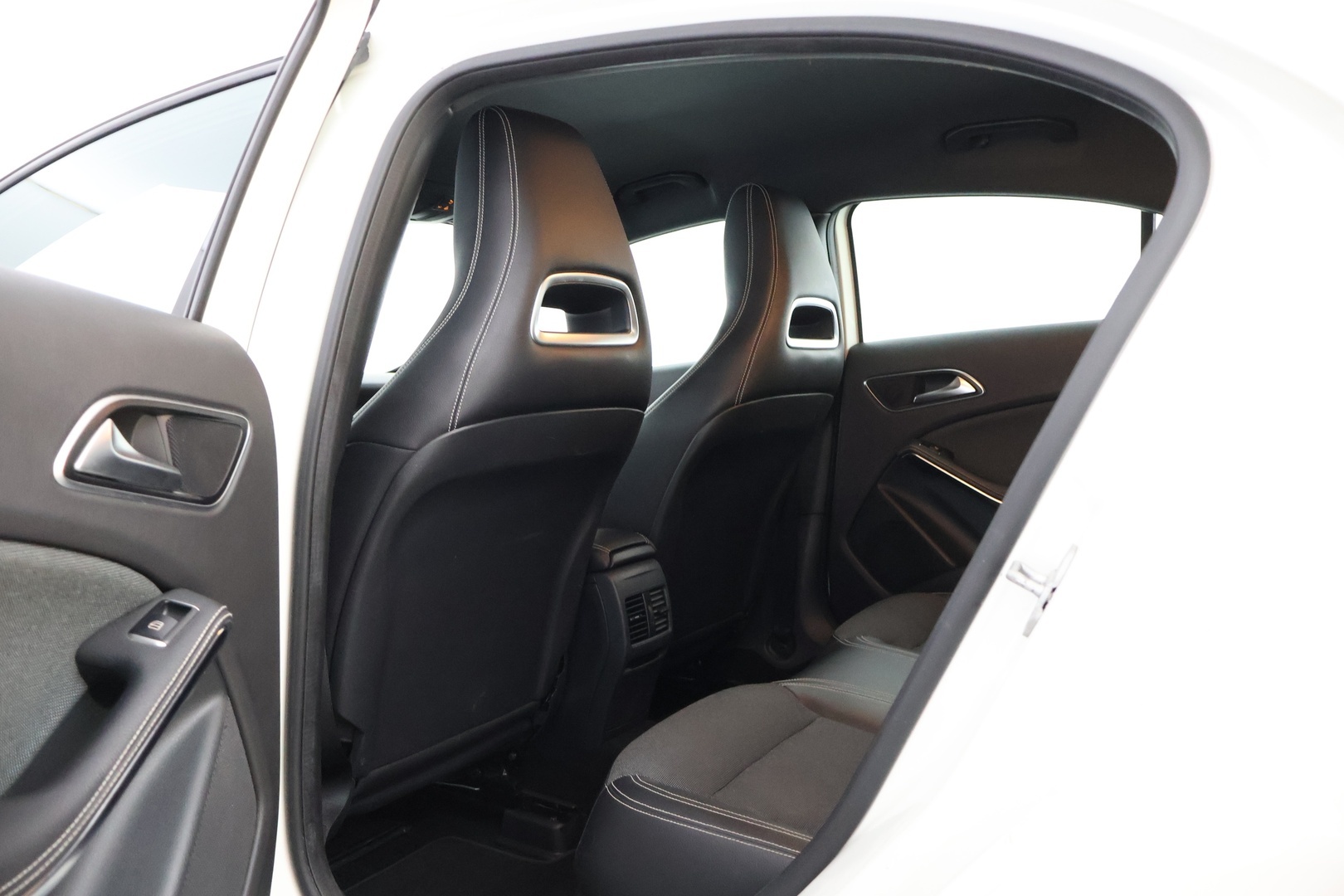 MERCEDES-BENZ A 2016