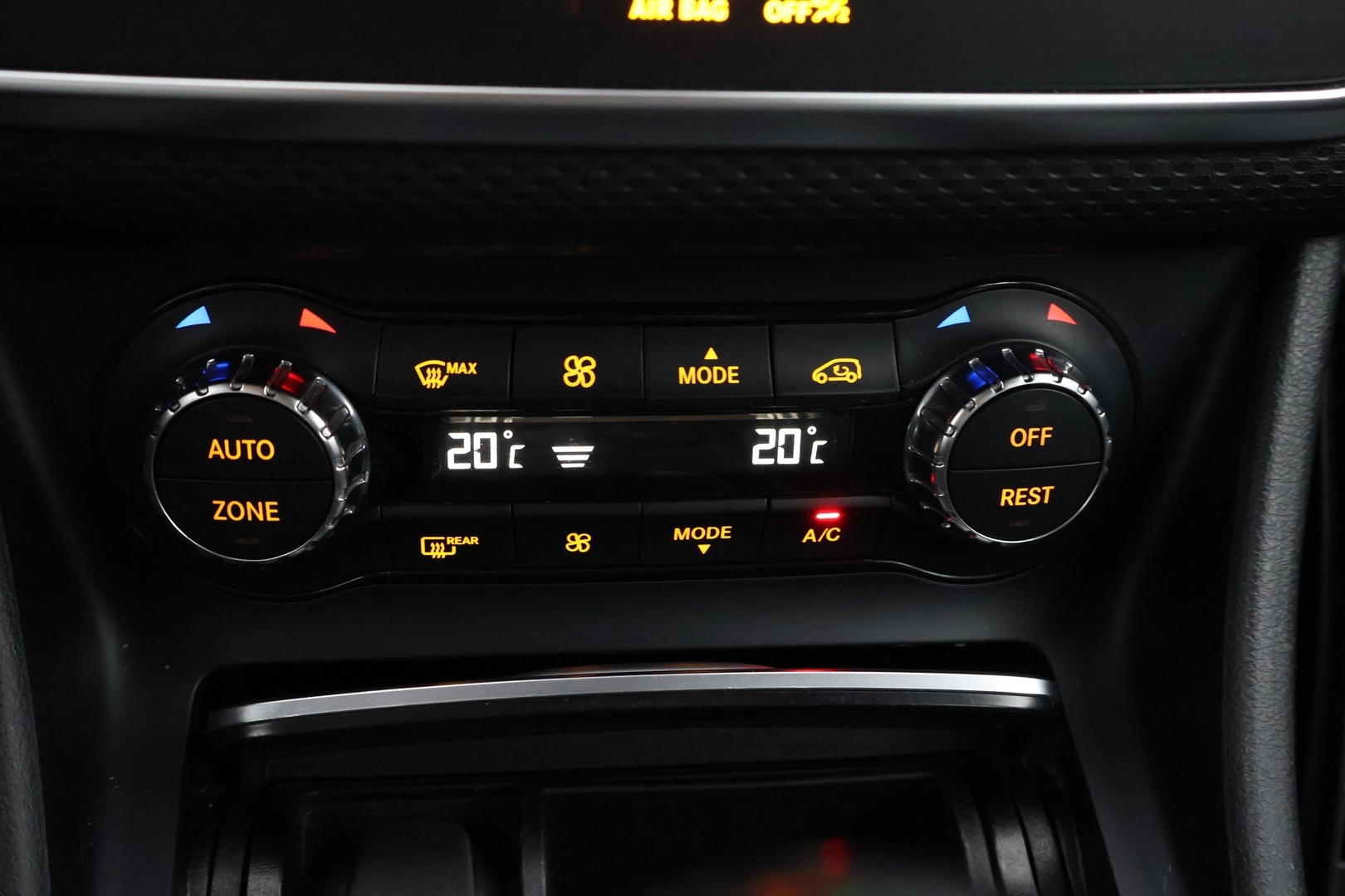 MERCEDES-BENZ A 2016