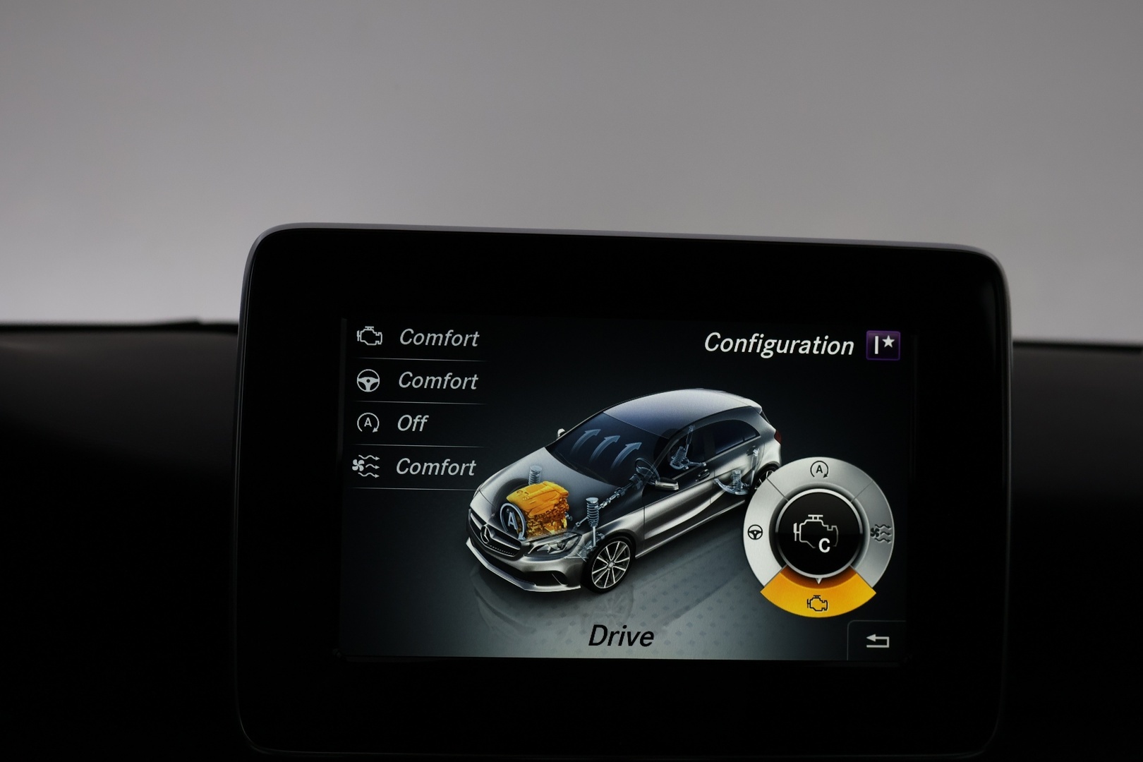 MERCEDES-BENZ A 2016