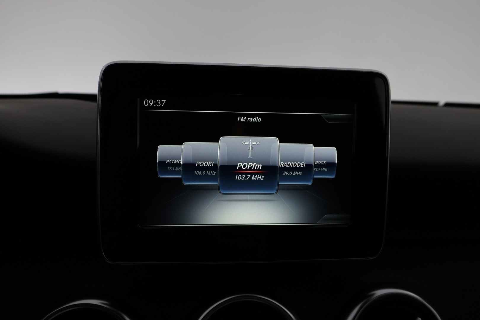 MERCEDES-BENZ A 2016