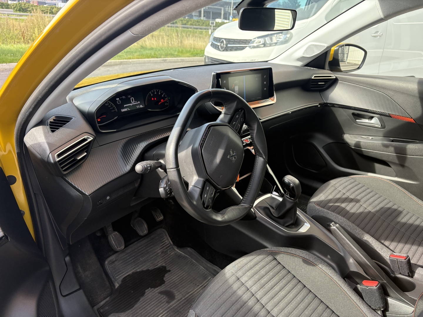 PEUGEOT 208 2021