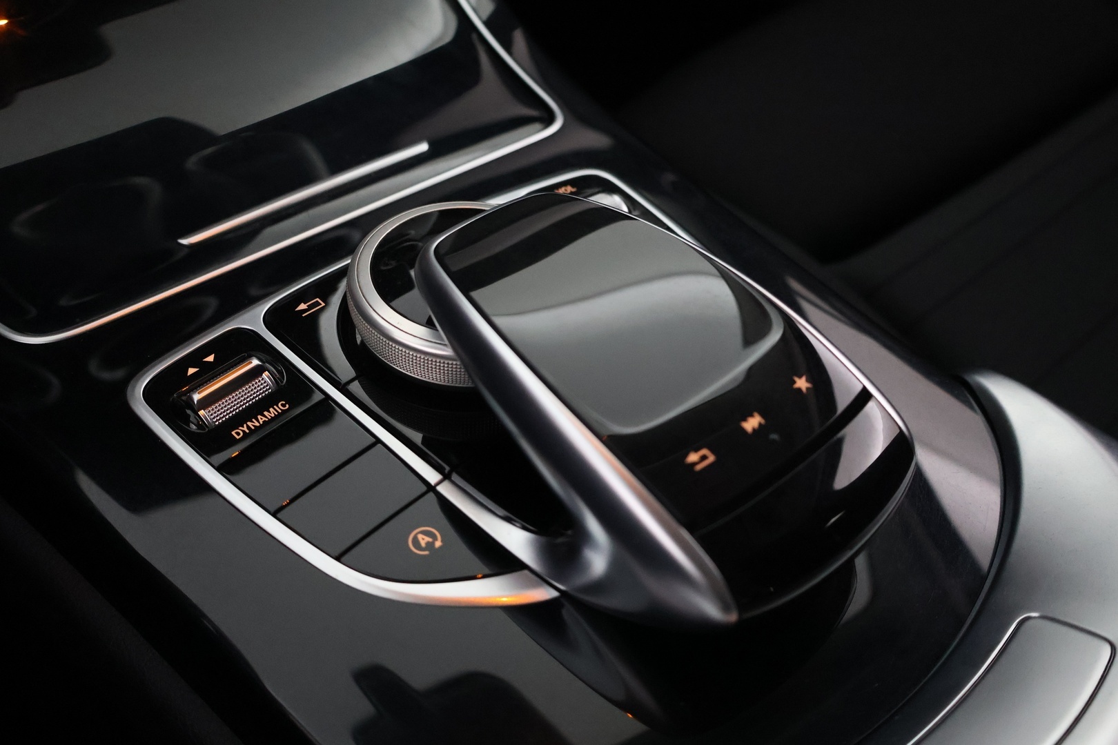 MERCEDES-BENZ C 2018