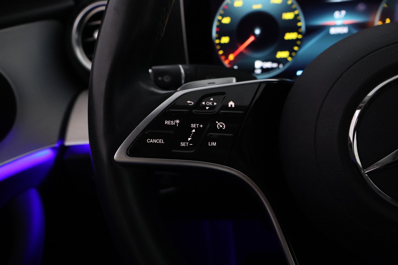 MERCEDES-BENZ E 2022