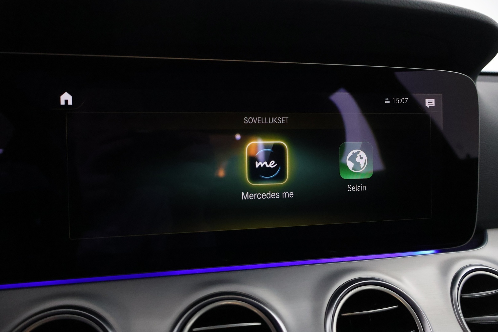 MERCEDES-BENZ E 2022