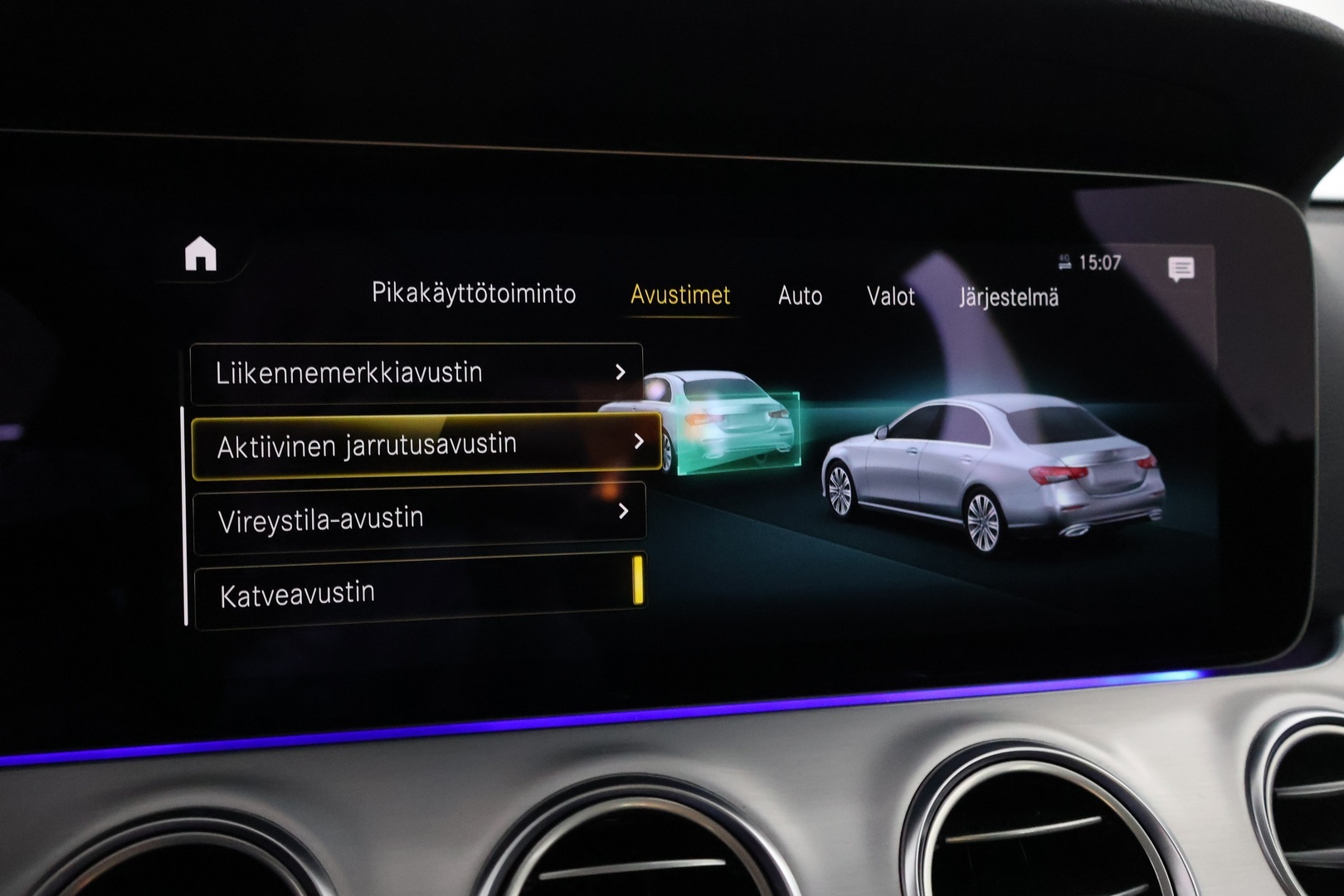 MERCEDES-BENZ E 2022