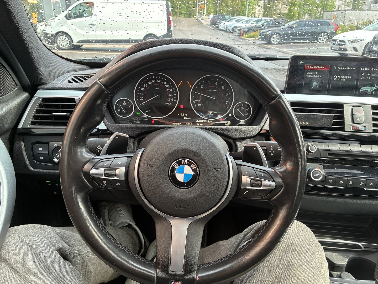 BMW 330 2016
