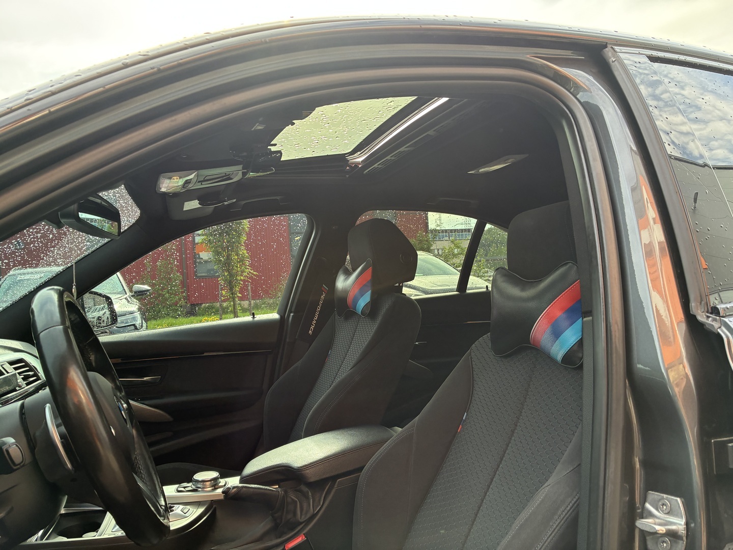 BMW 330 2016