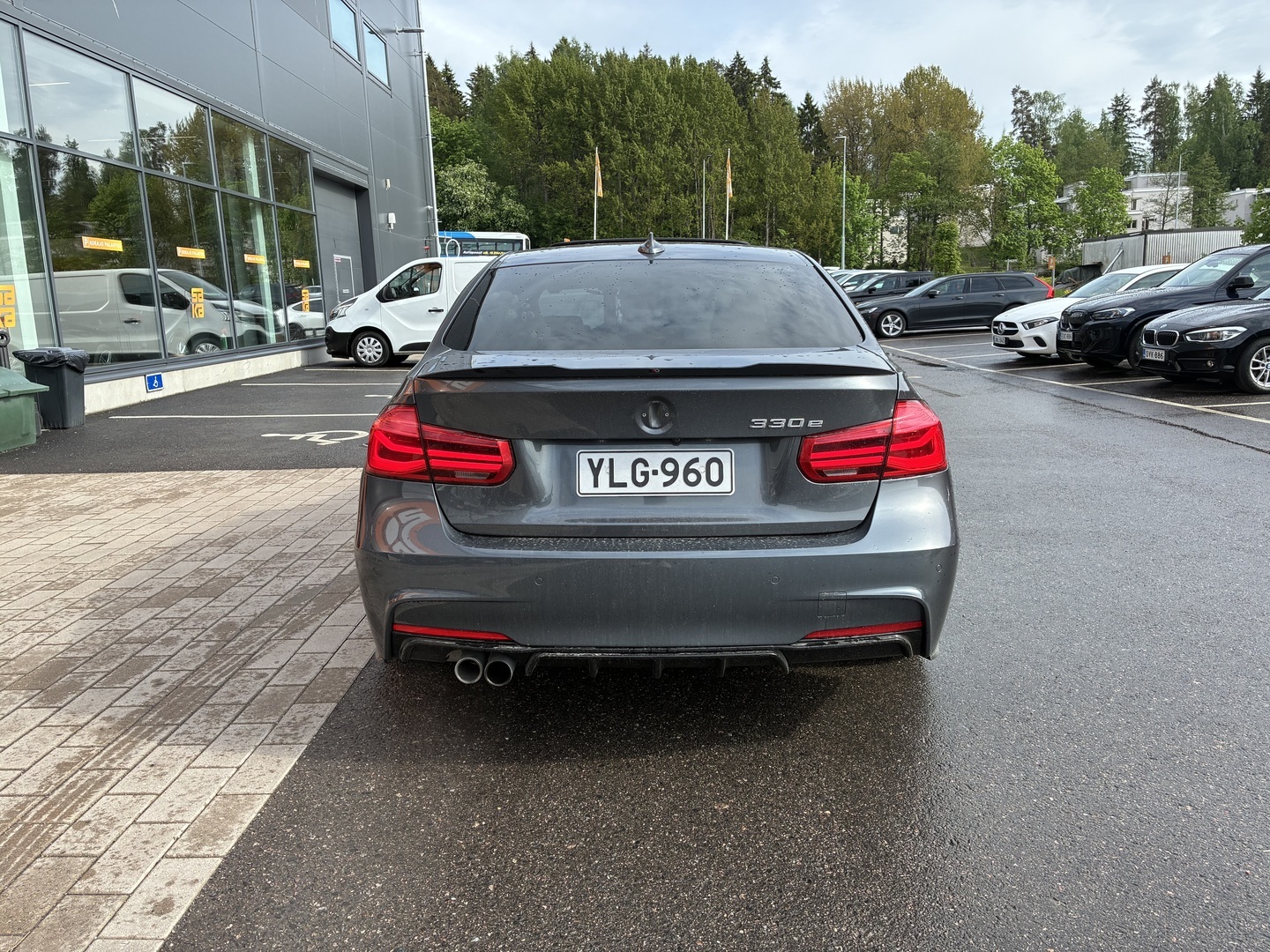 BMW 330 2016
