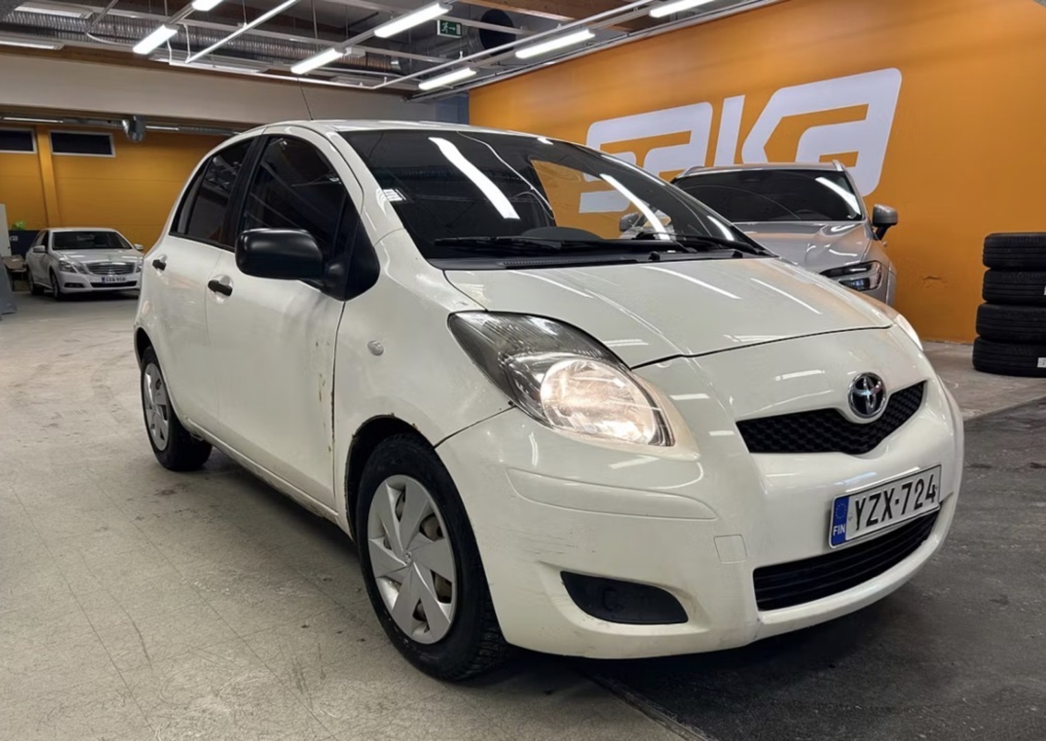 TOYOTA Yaris 2011