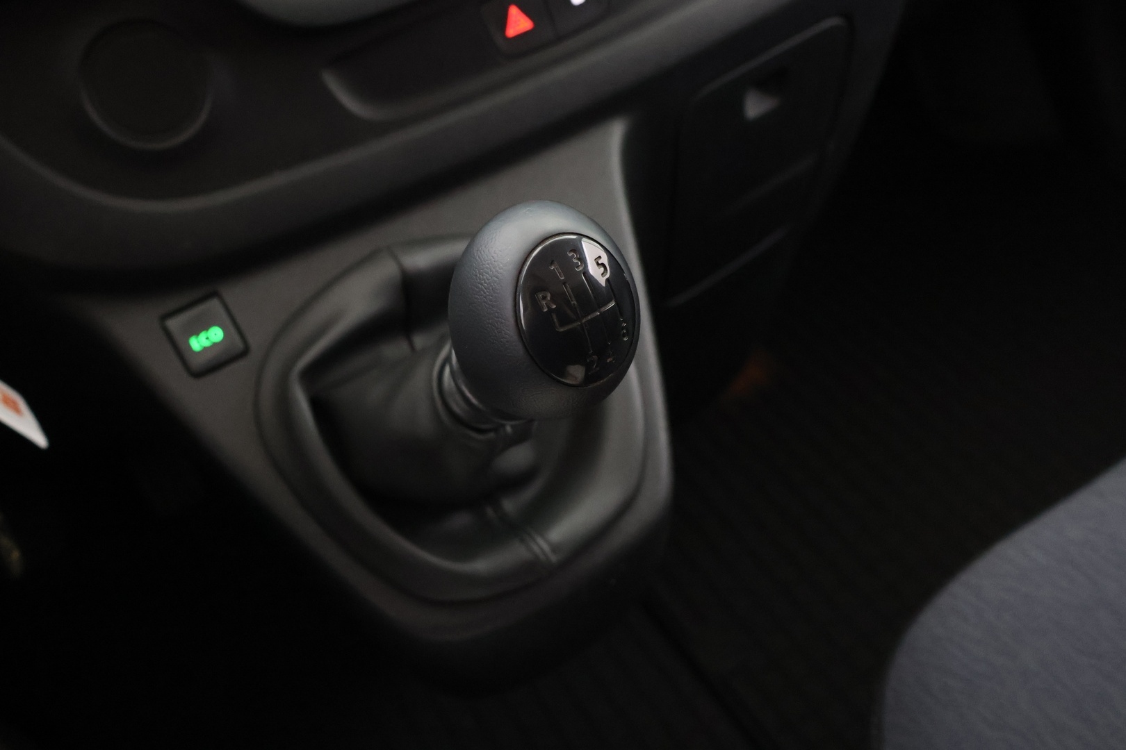 OPEL Vivaro 2015