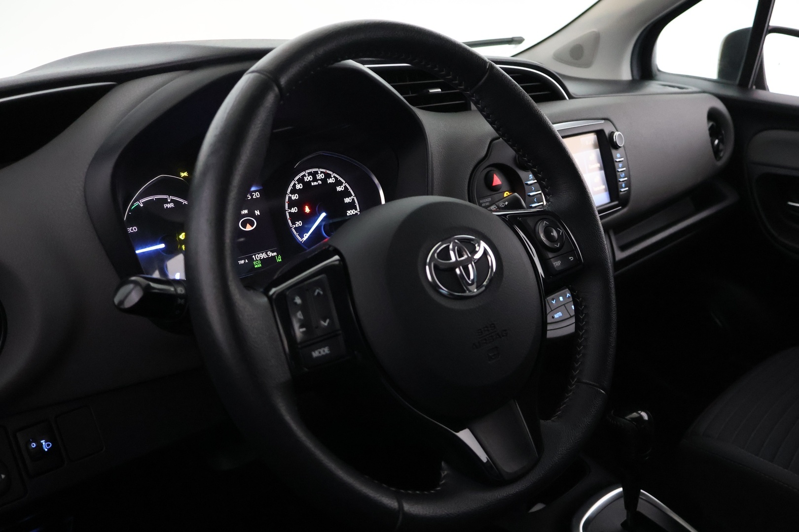 TOYOTA Yaris 2018