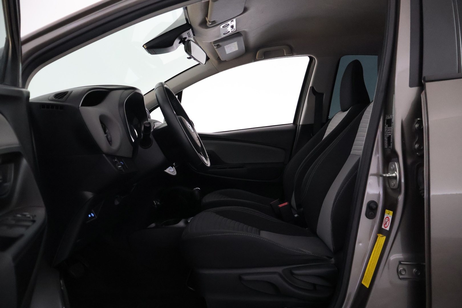 TOYOTA Yaris 2018