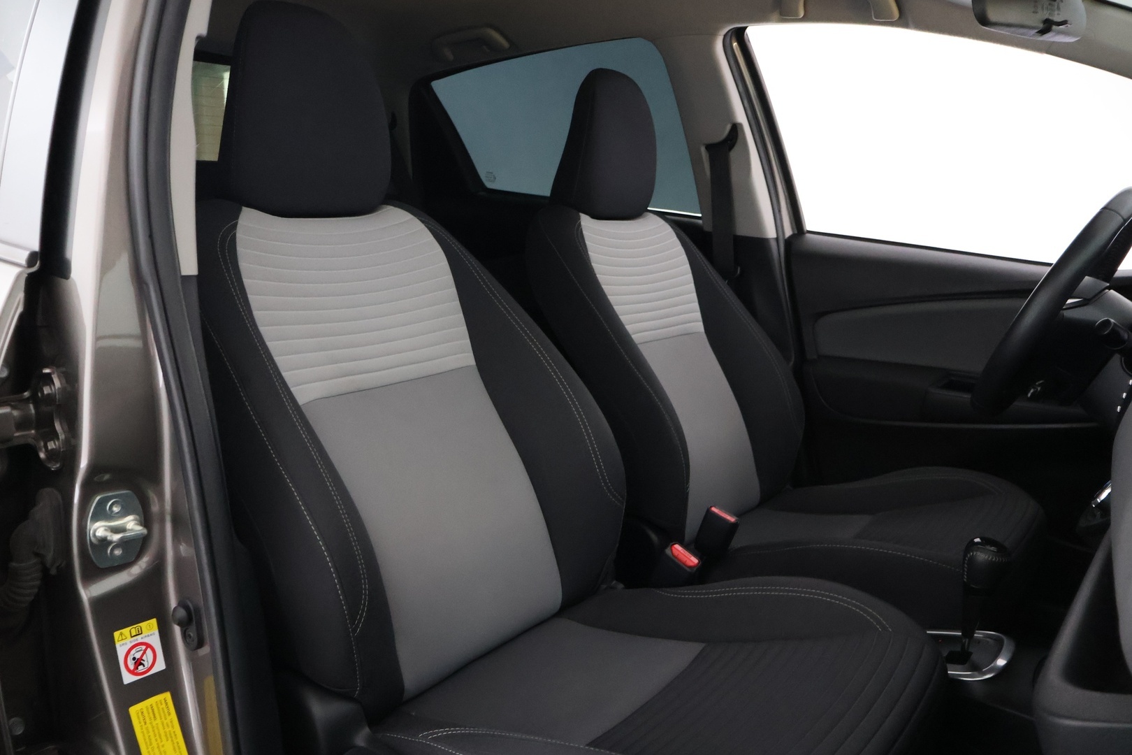 TOYOTA Yaris 2018