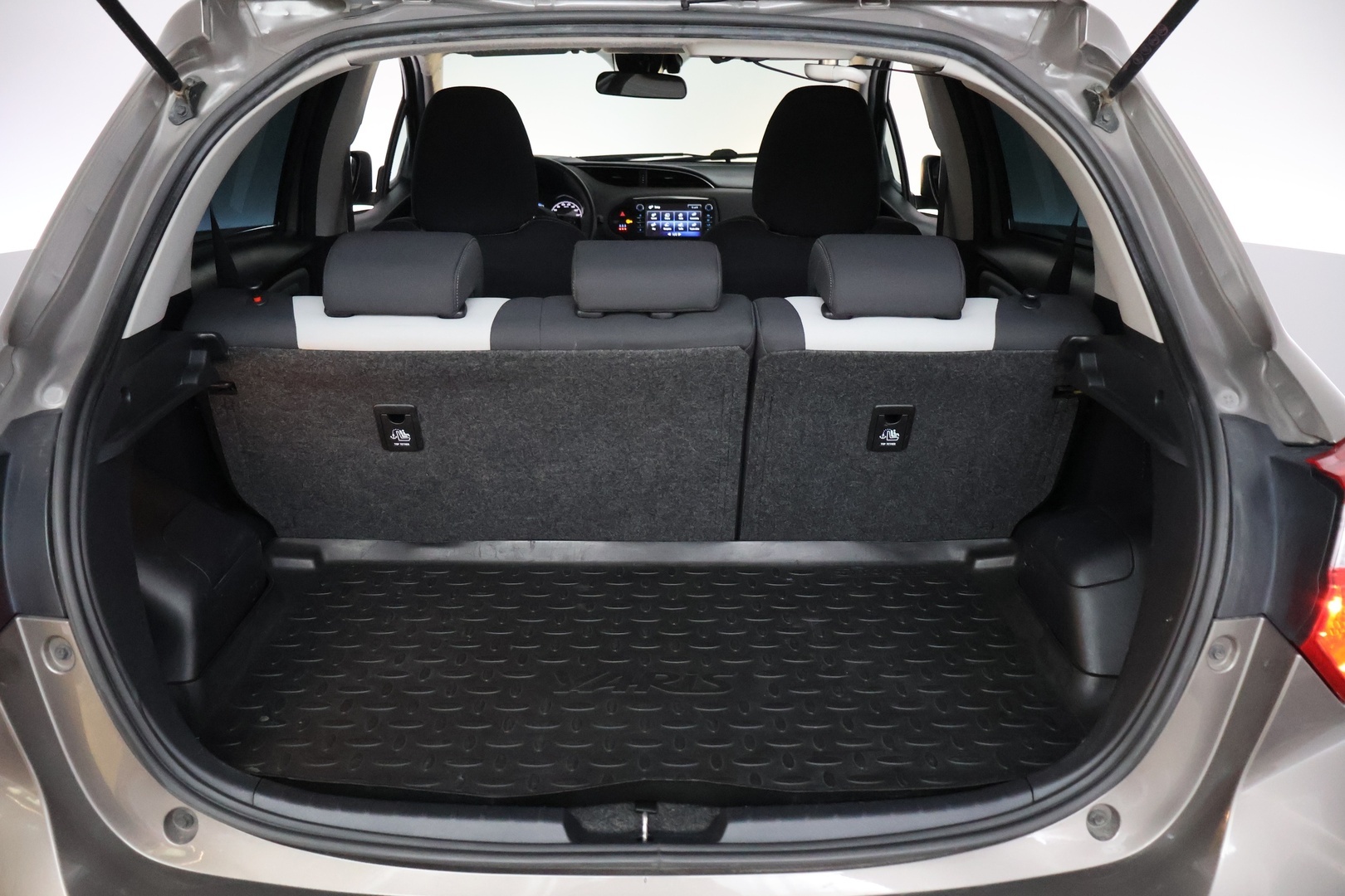 TOYOTA Yaris 2018