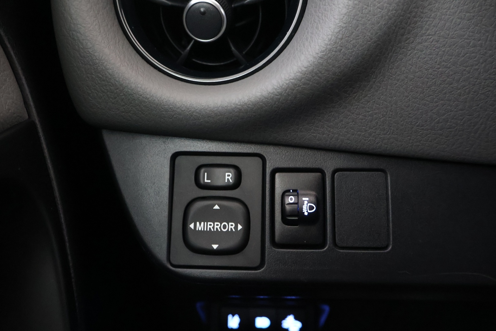 TOYOTA Yaris 2018
