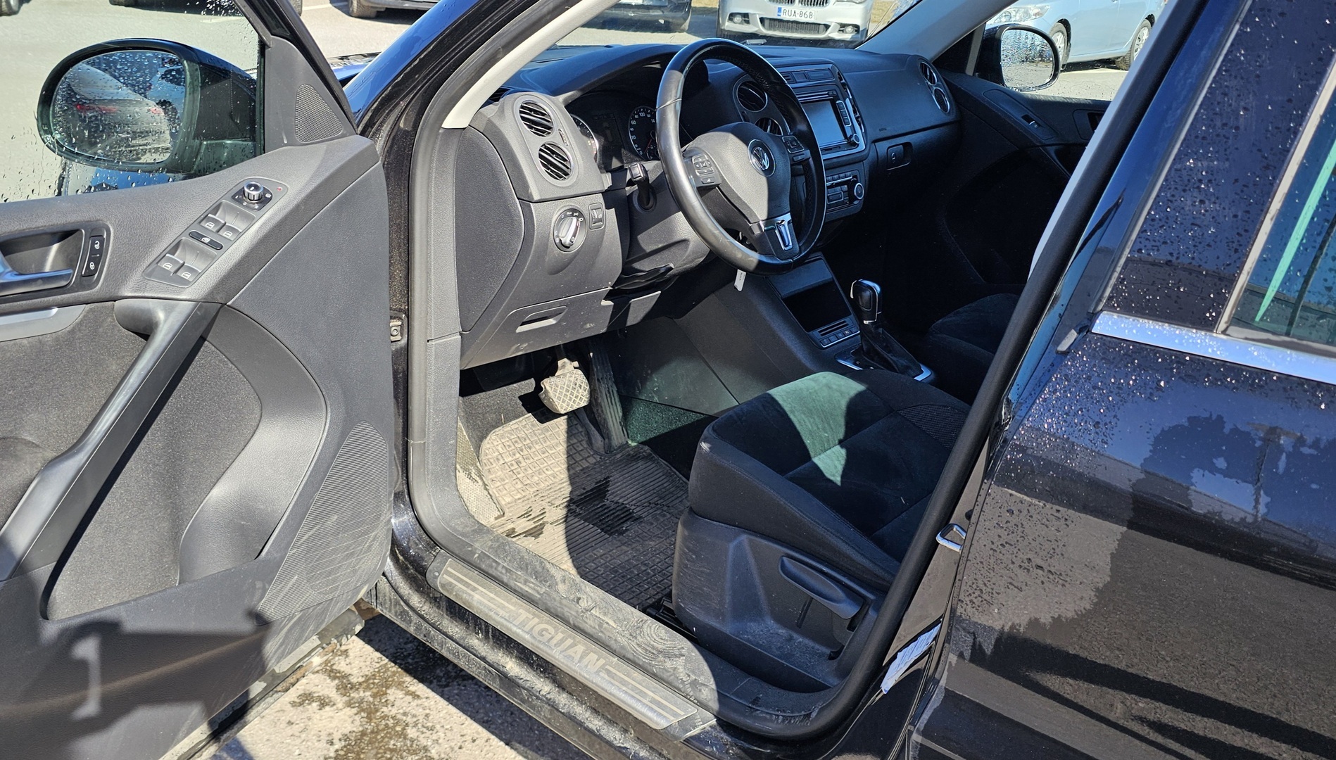 VOLKSWAGEN Tiguan 2012