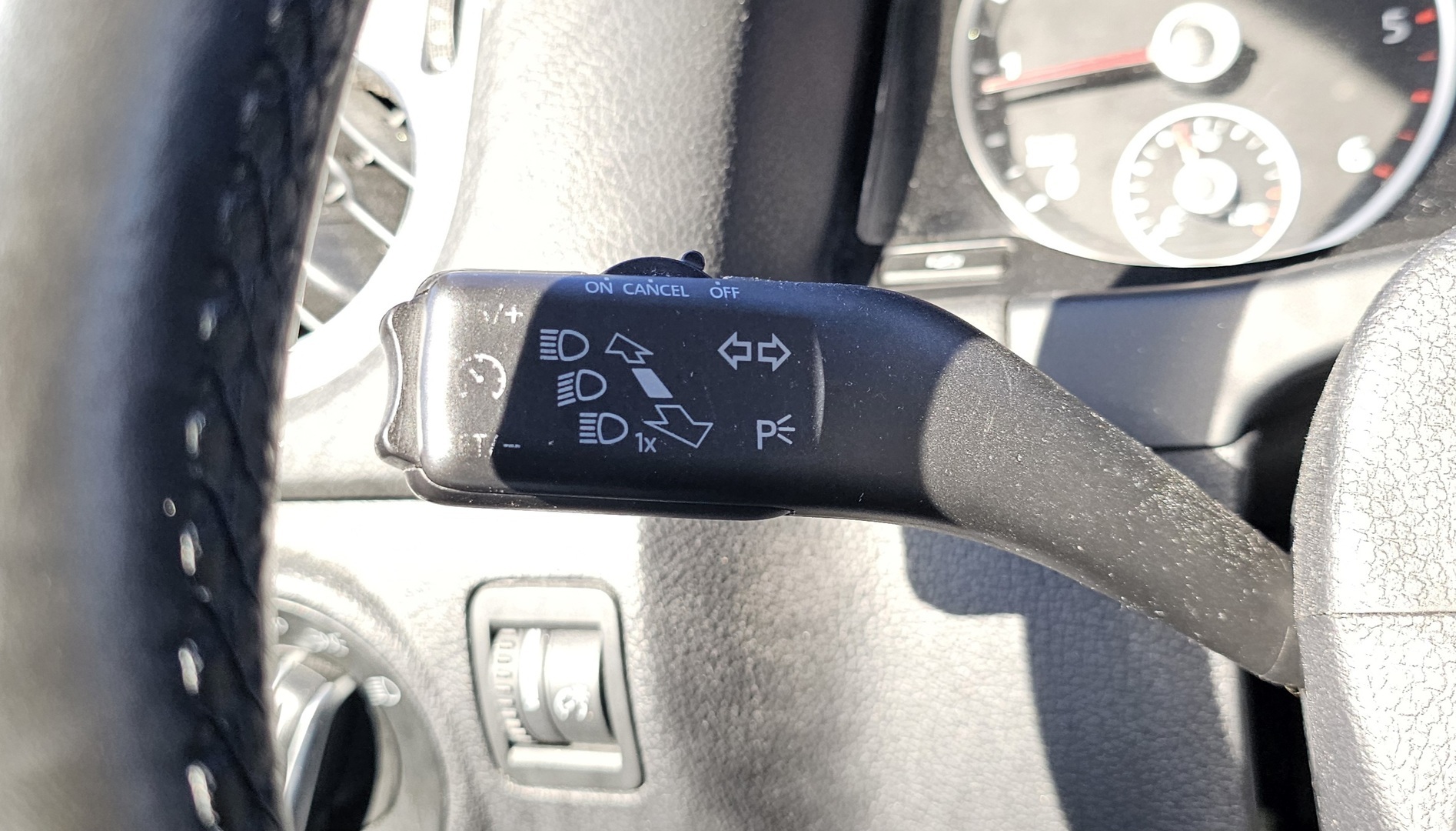 VOLKSWAGEN Tiguan 2012