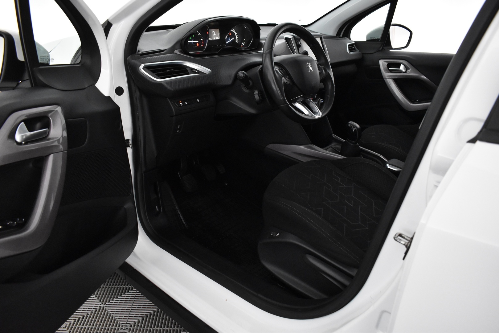 PEUGEOT 2008 2015