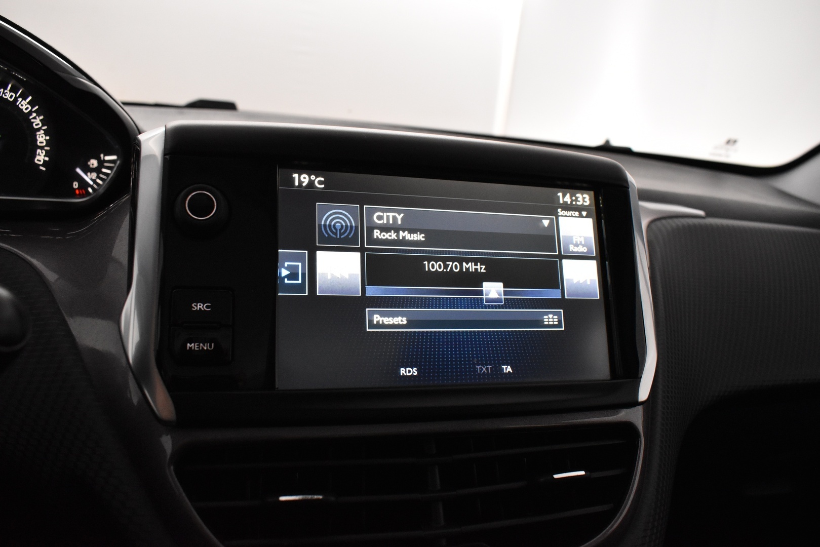 PEUGEOT 2008 2015