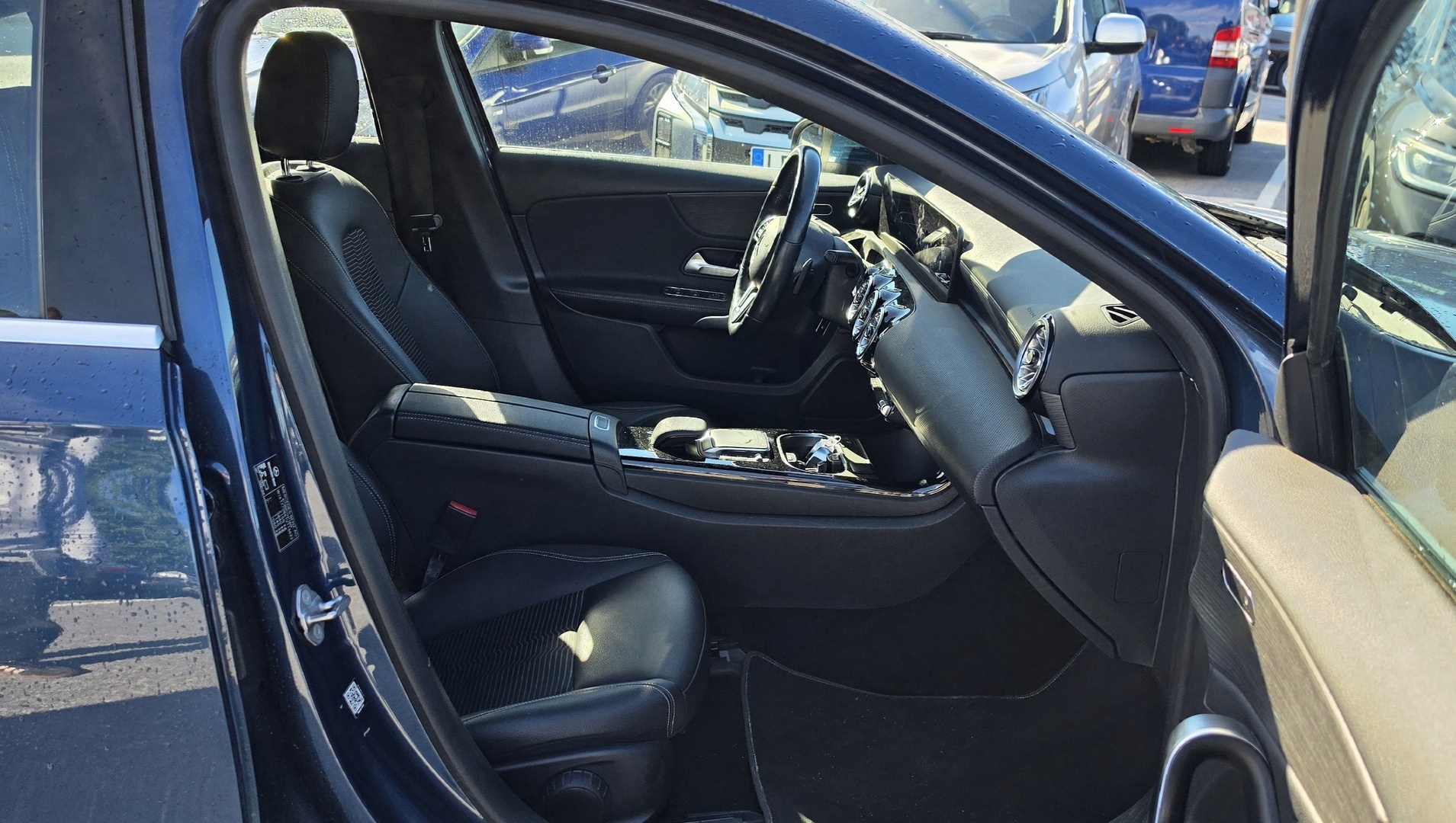 MERCEDES-BENZ A 2022