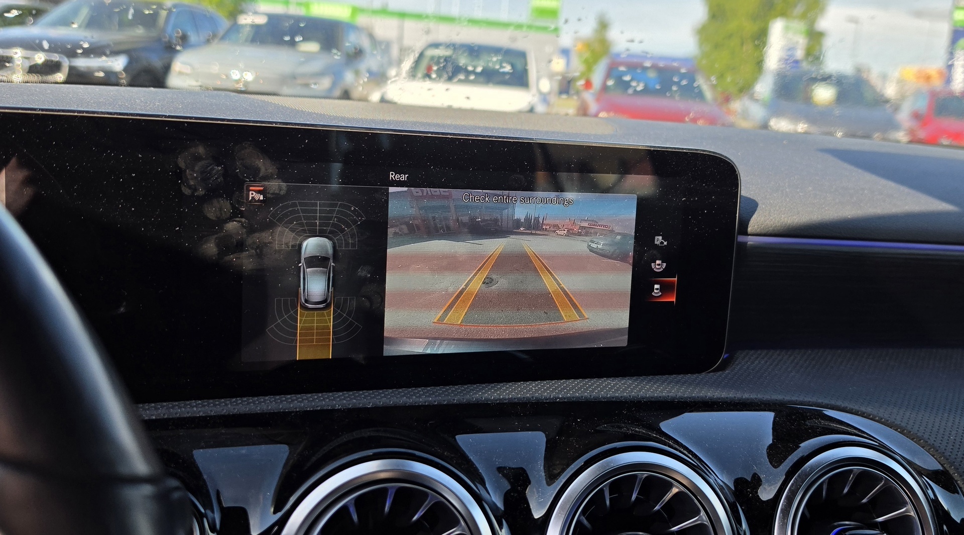 MERCEDES-BENZ A 2022