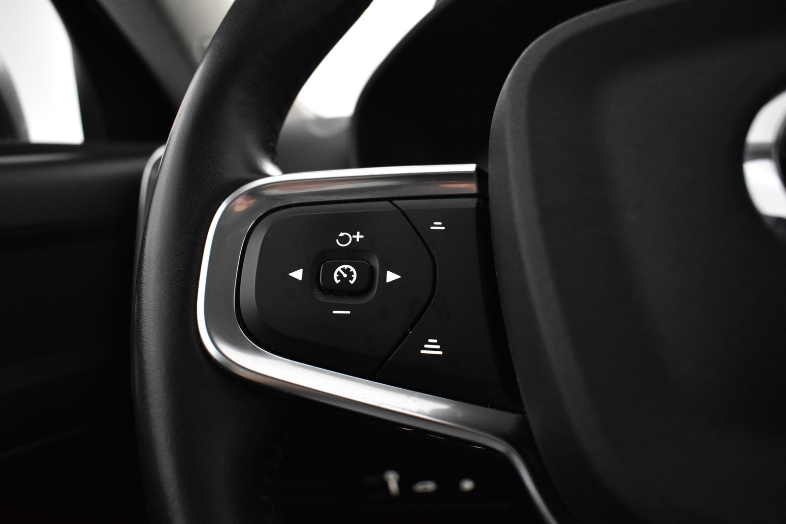 VOLVO XC40 2021