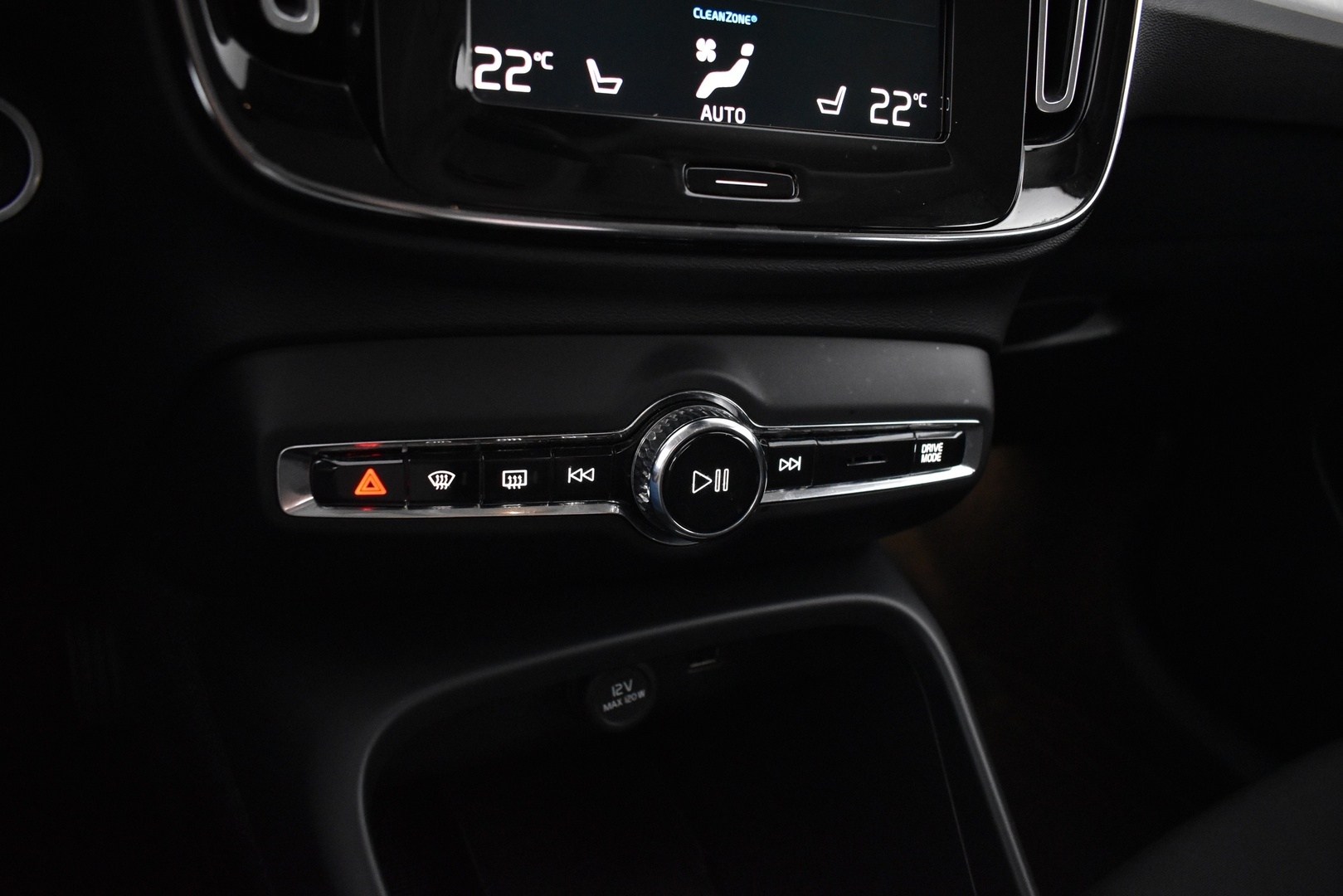 VOLVO XC40 2021