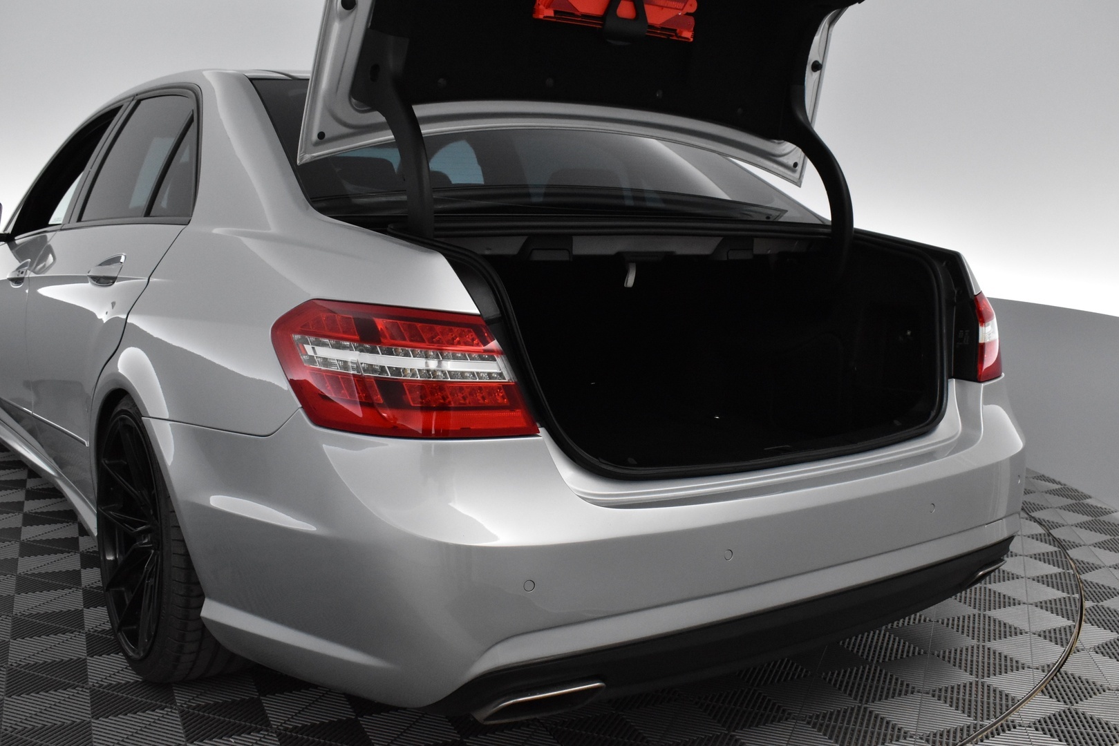 MERCEDES-BENZ E 2012