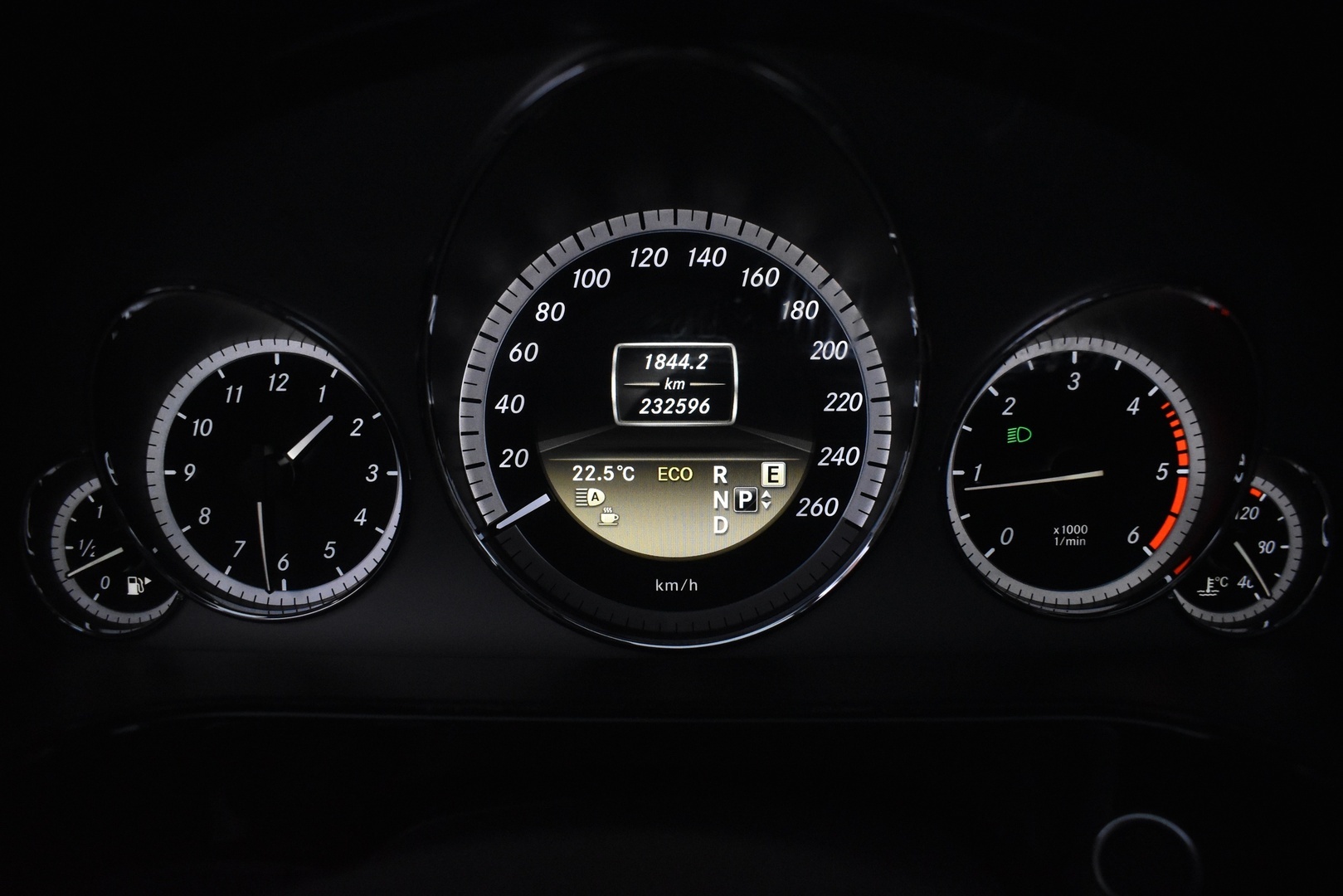 MERCEDES-BENZ E 2012