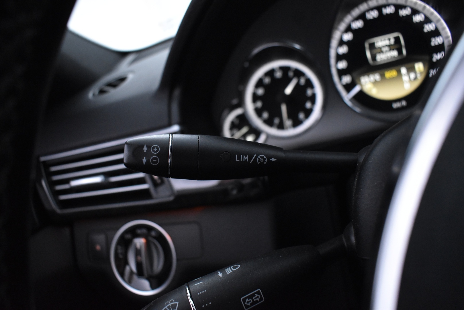 MERCEDES-BENZ E 2012