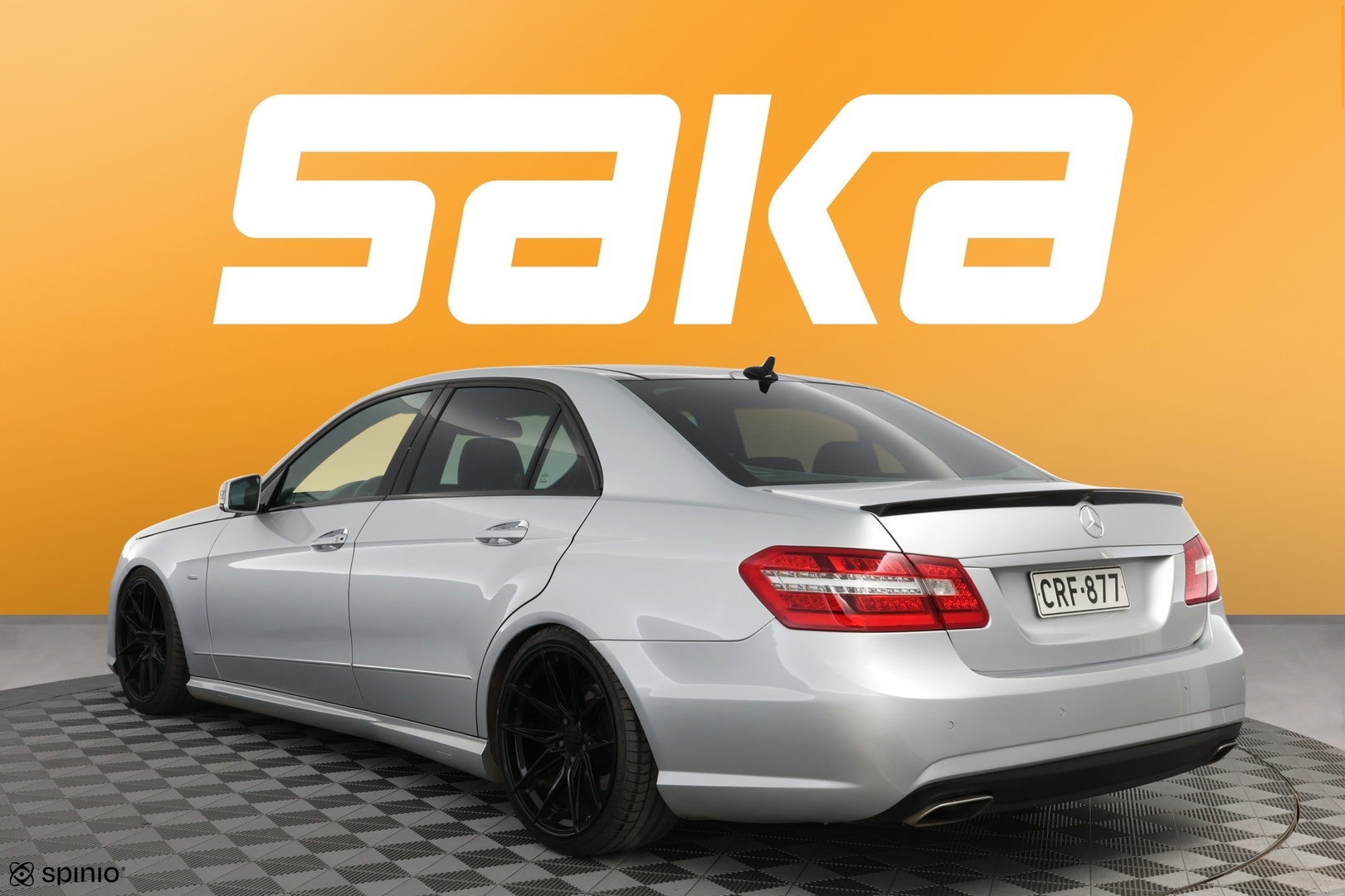 MERCEDES-BENZ E 2012