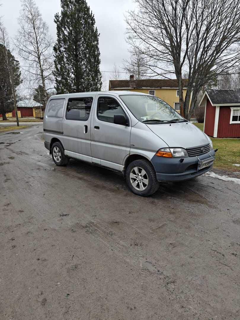 TOYOTA Hiace 2006