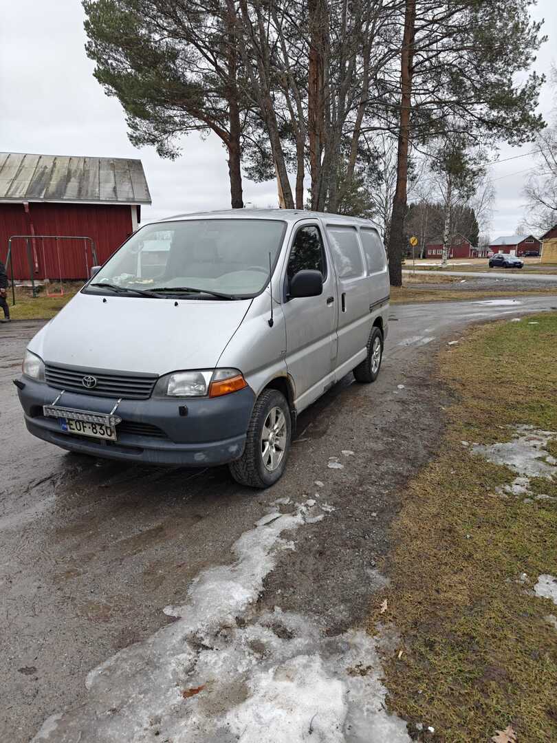 TOYOTA Hiace 2006