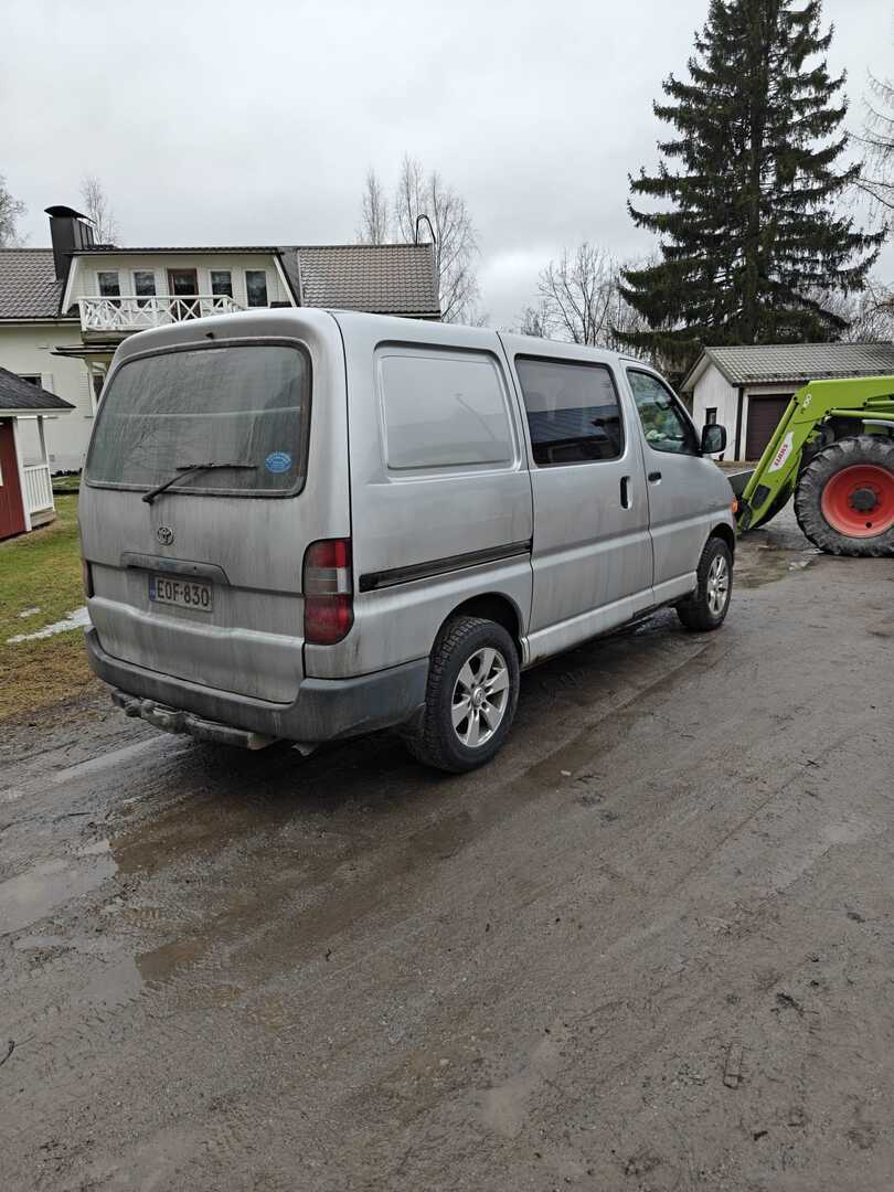 TOYOTA Hiace 2006