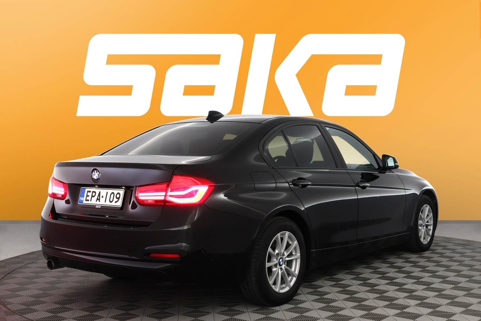 BMW 318 2018