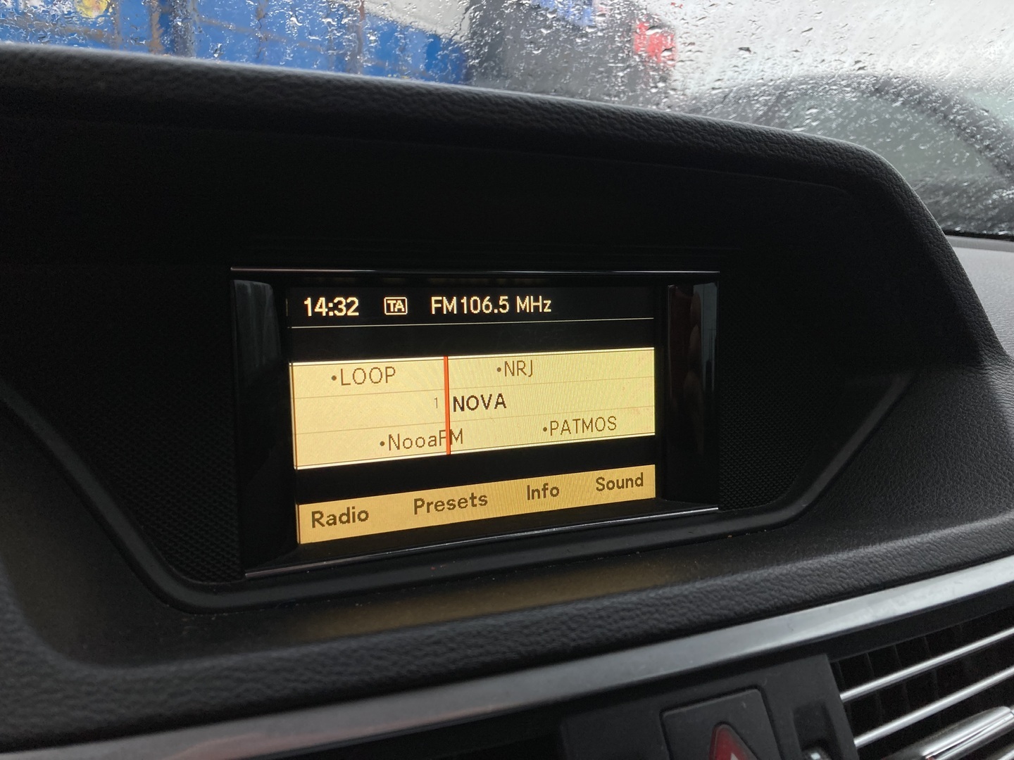 MERCEDES-BENZ E 2011