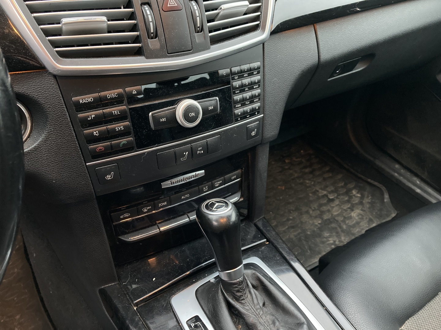 MERCEDES-BENZ E 2011