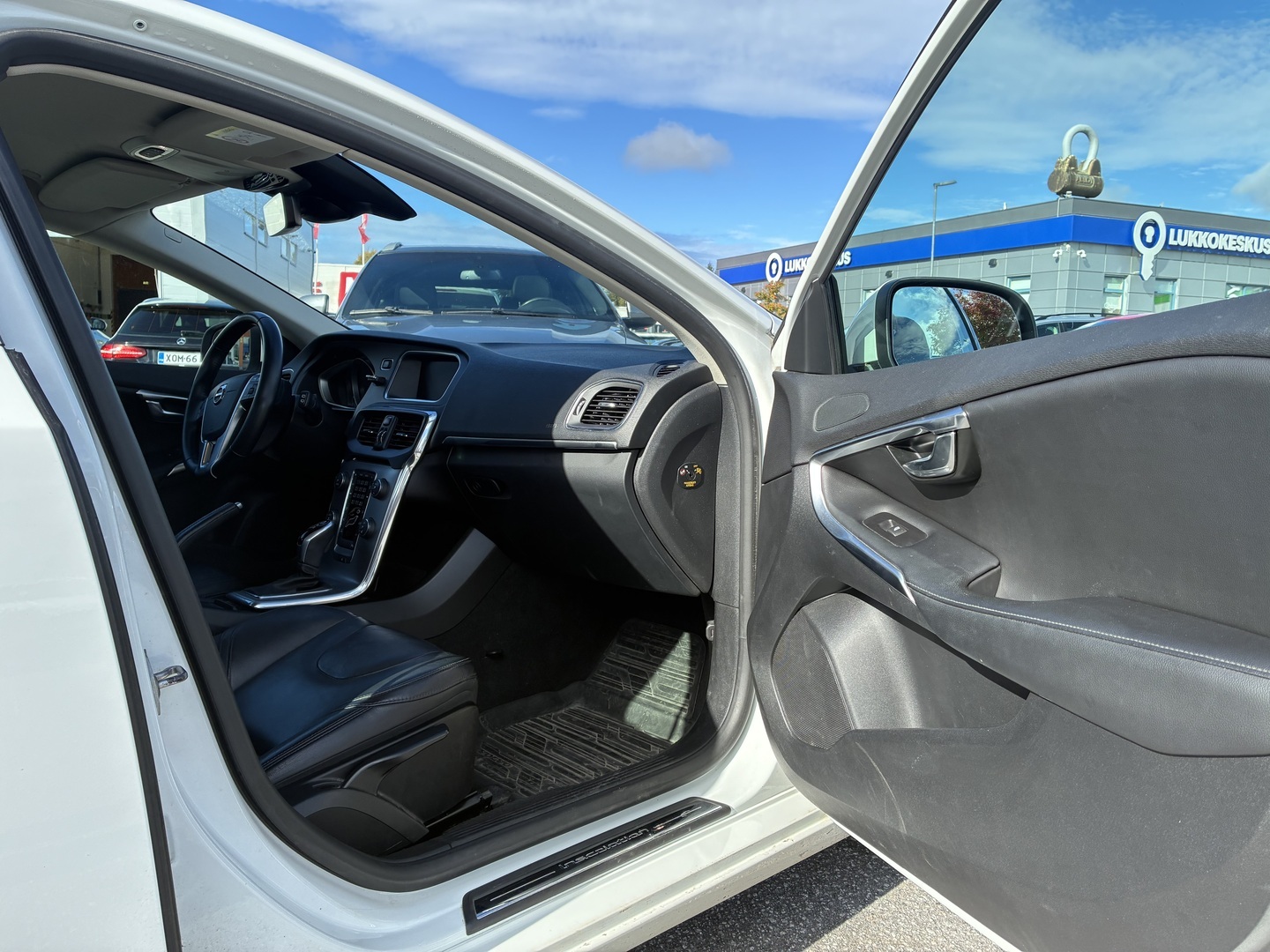VOLVO V40 2018