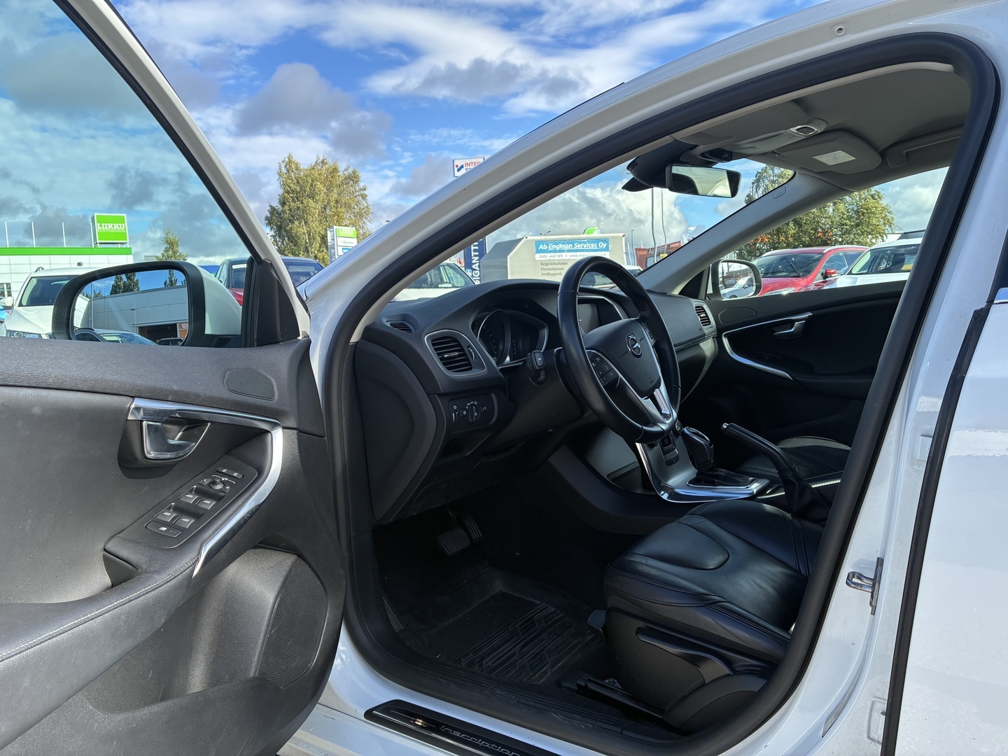 VOLVO V40 2018