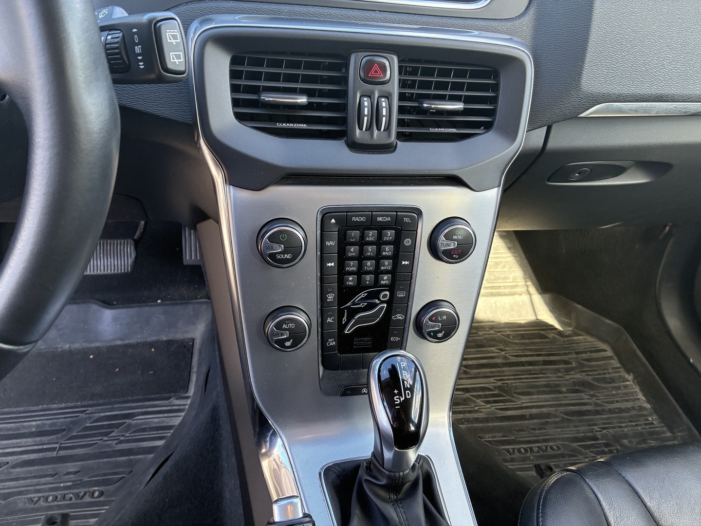 VOLVO V40 2018