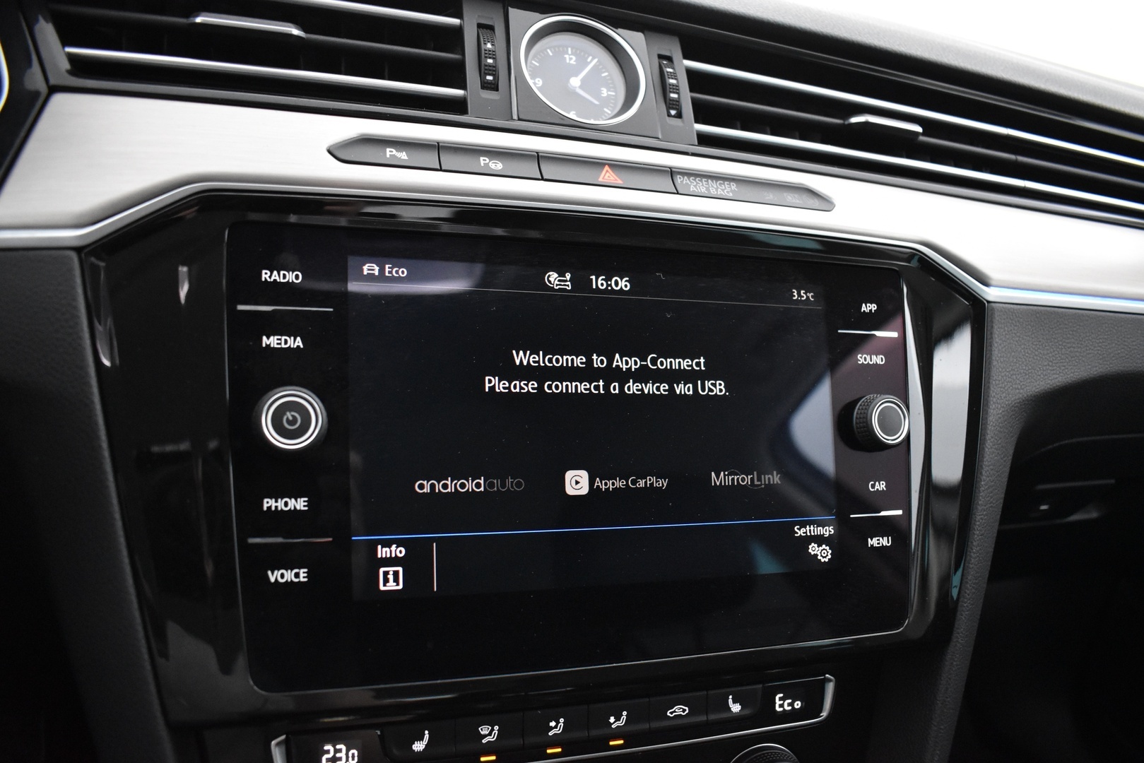 VOLKSWAGEN Passat 2018