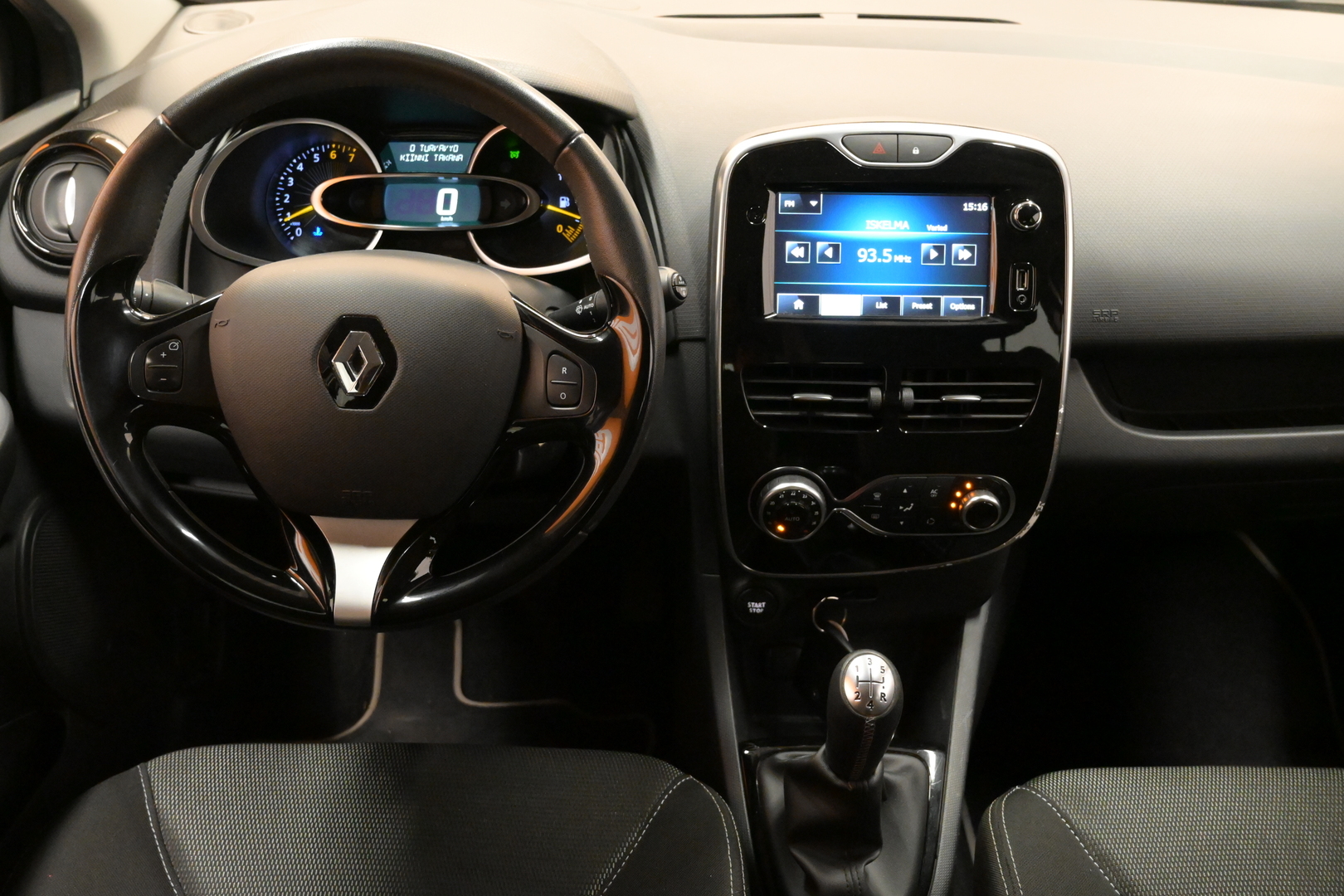 RENAULT Clio 2015
