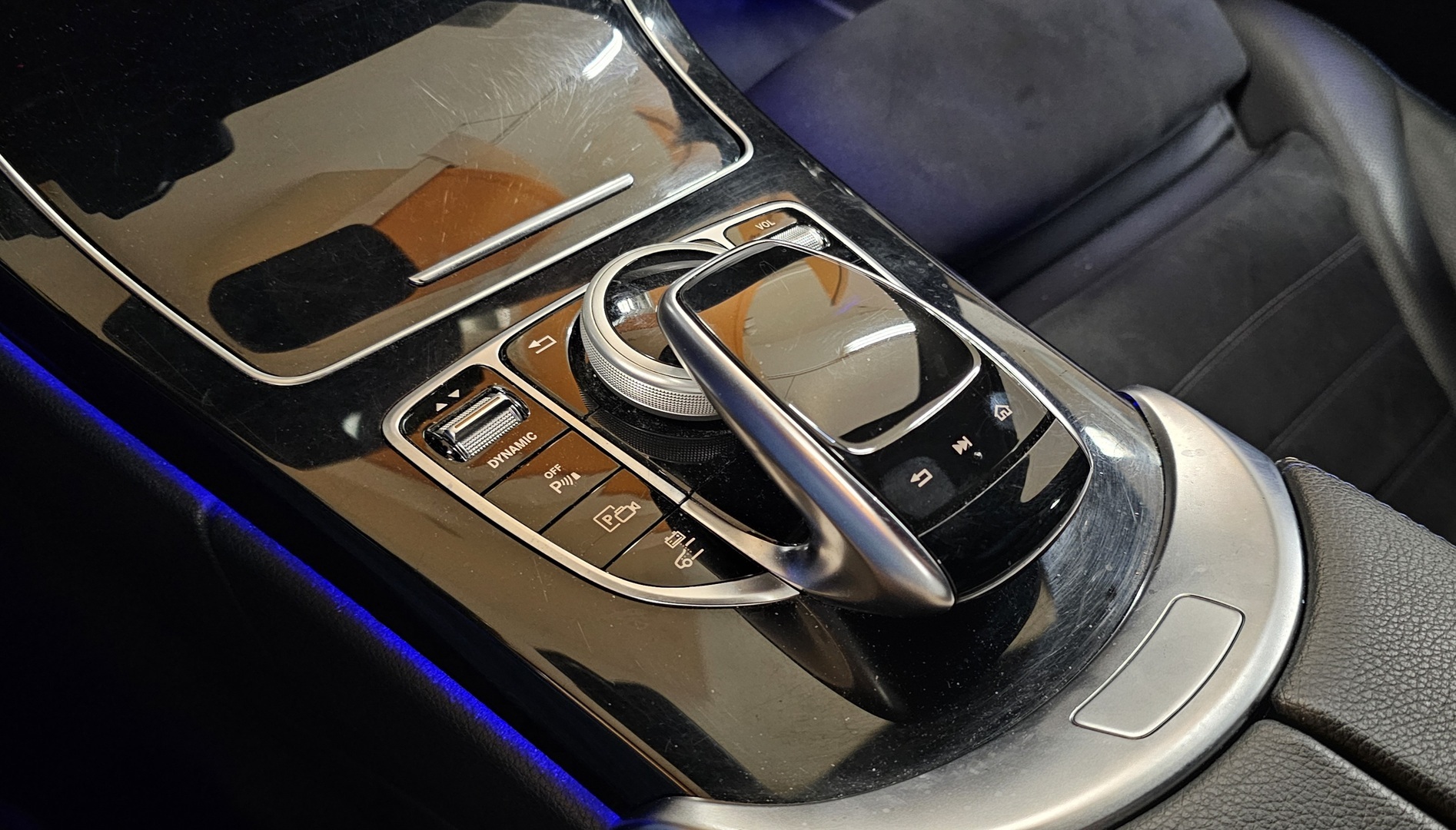 MERCEDES-BENZ C 2021