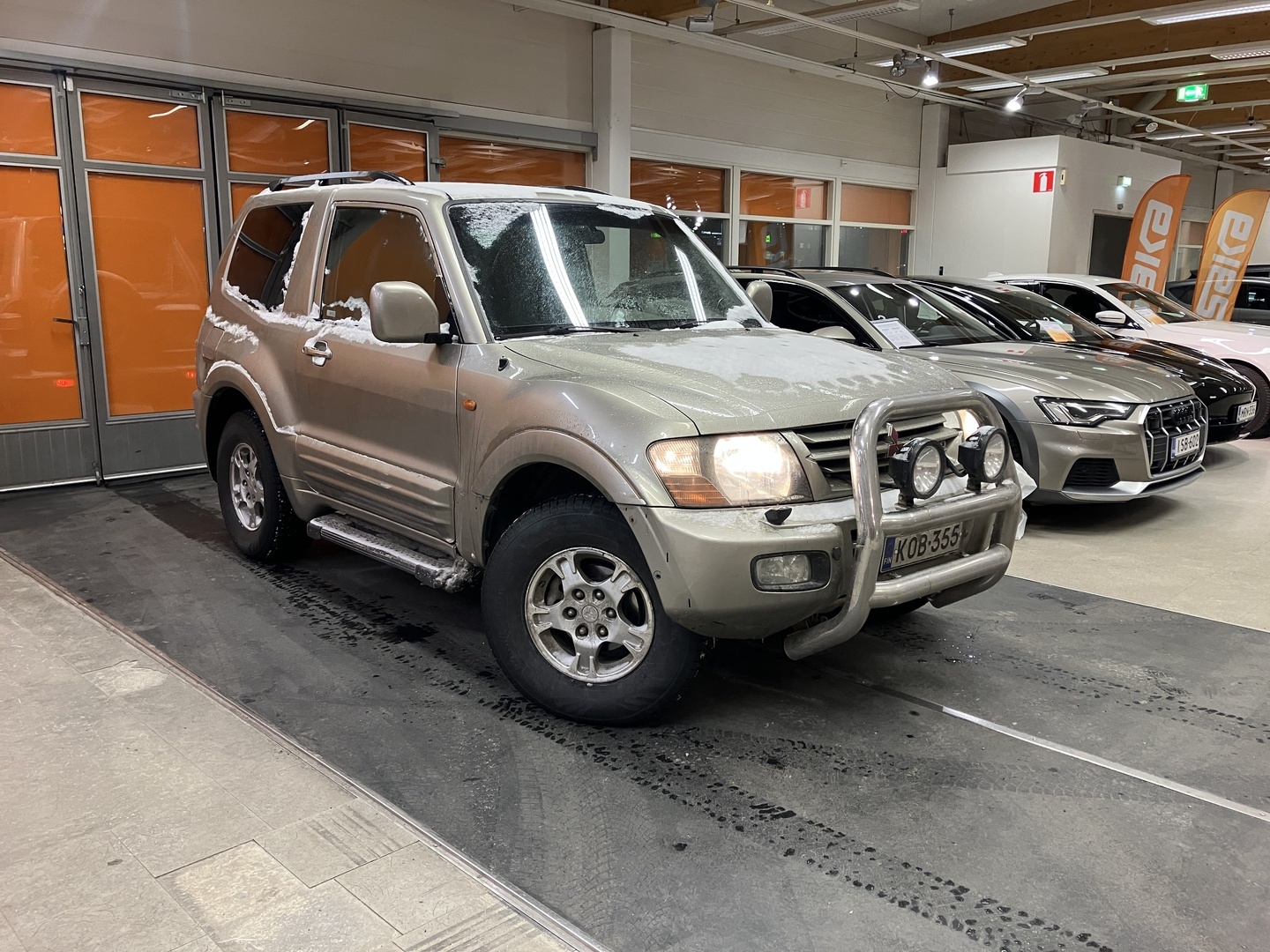 MITSUBISHI Pajero 2001