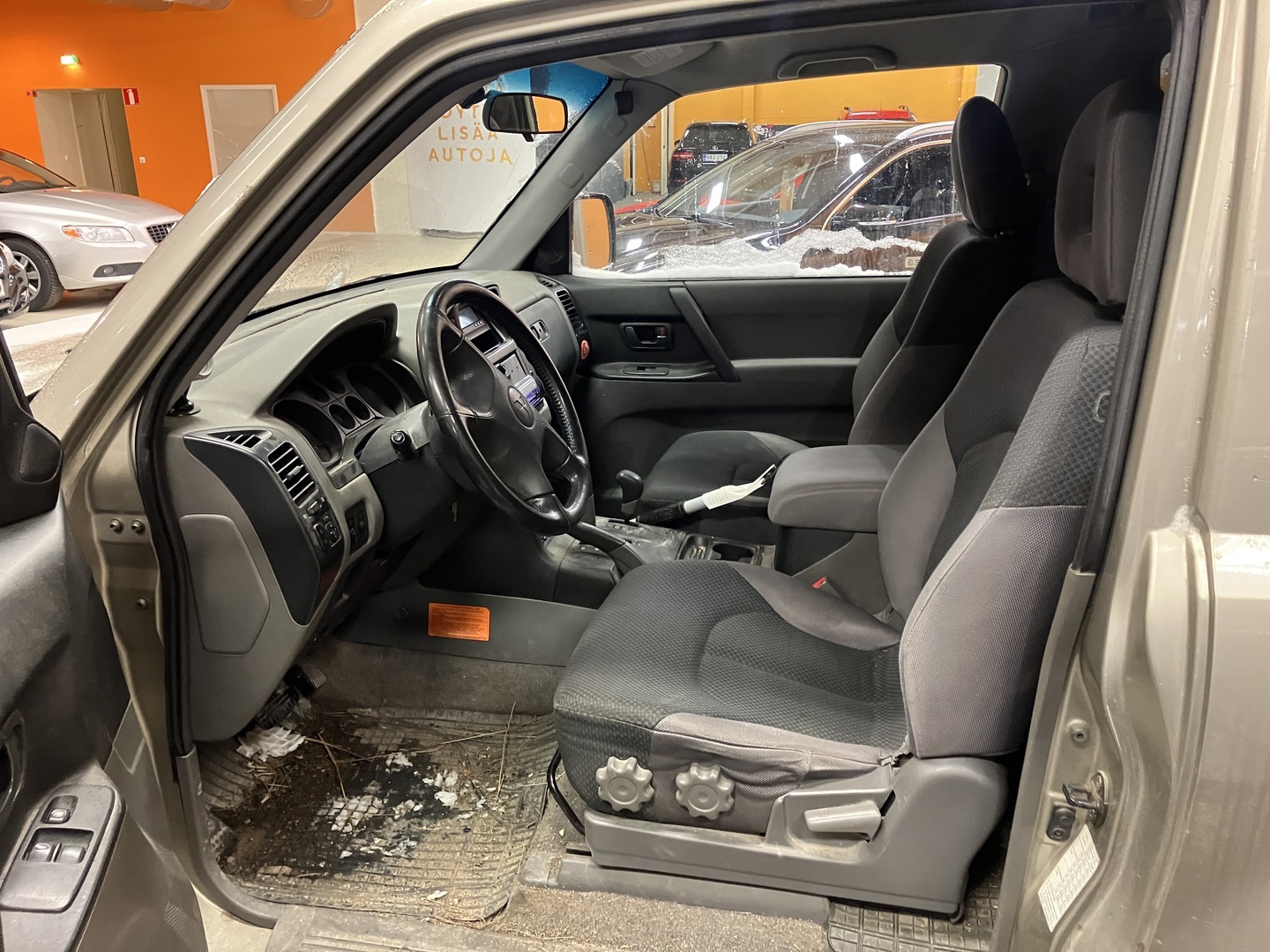 MITSUBISHI Pajero 2001